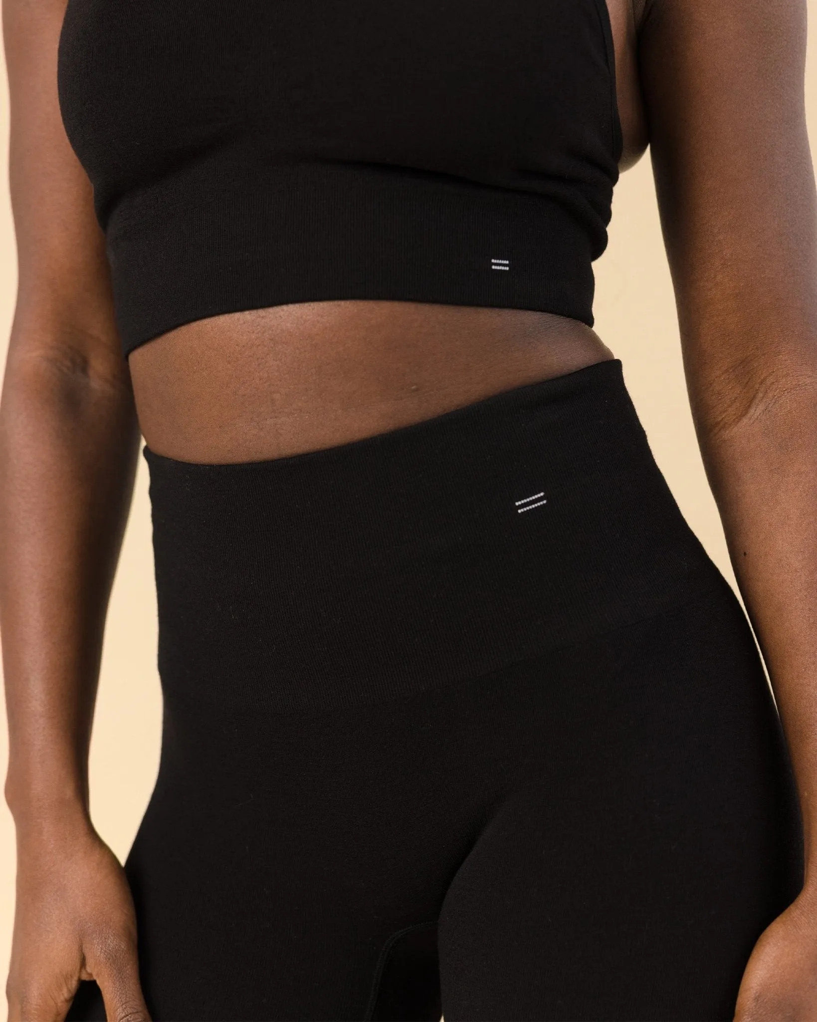 Essential Compressive Legging 28" sold by BRANWYN product image thumbnail 3