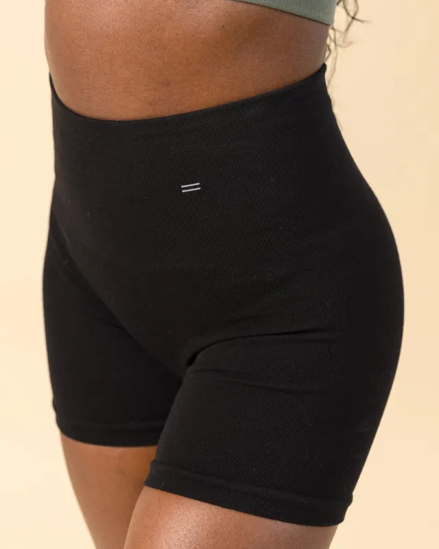 Essential Compressive Short 6" made by BRANWYN