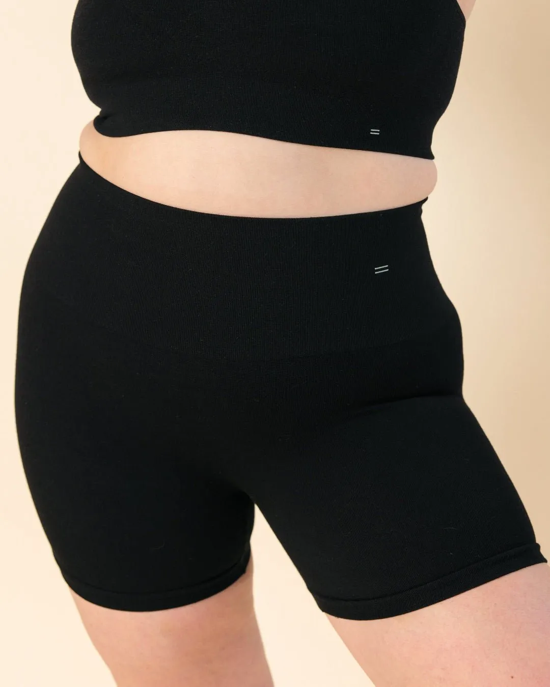 Essential Compressive Short 6" sold by BRANWYN product image thumbnail 5