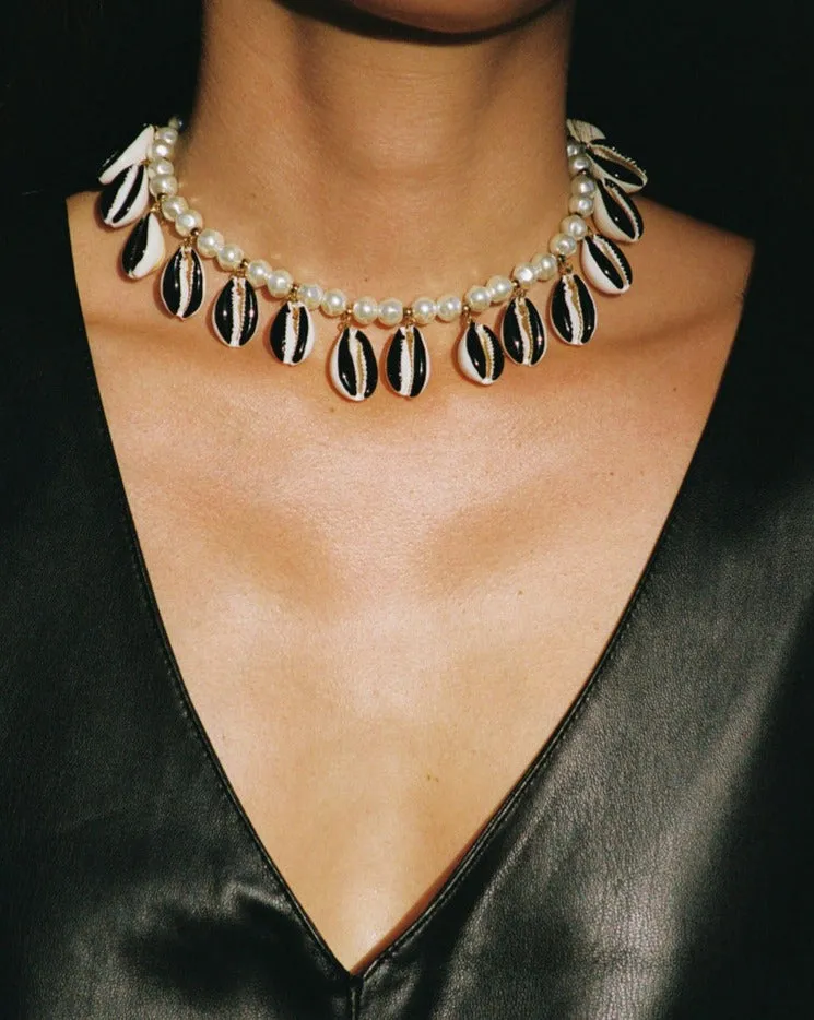 Poppers shell necklace Black sold by Care Tucker product image thumbnail 2