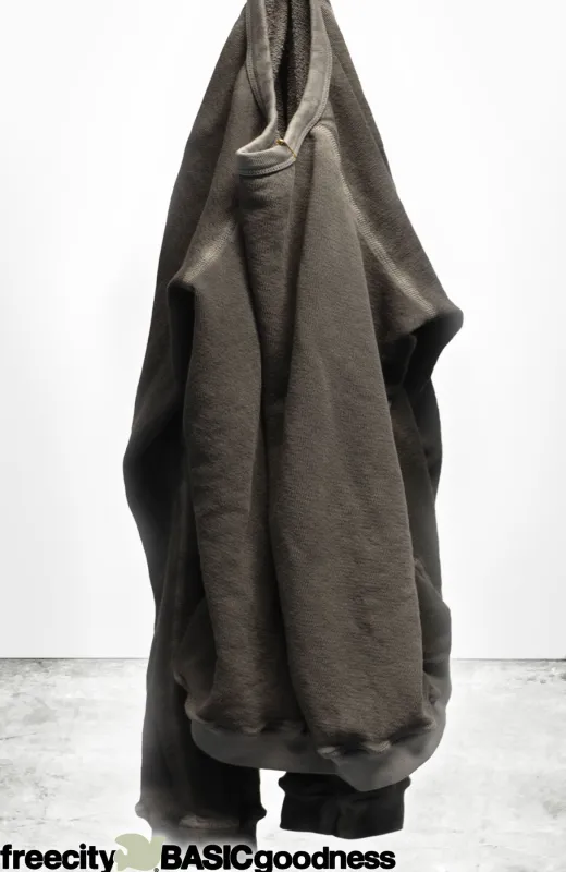 The FREECITY Lucky Rabbits Sweatshirt in CPYRB sold by Care Tucker