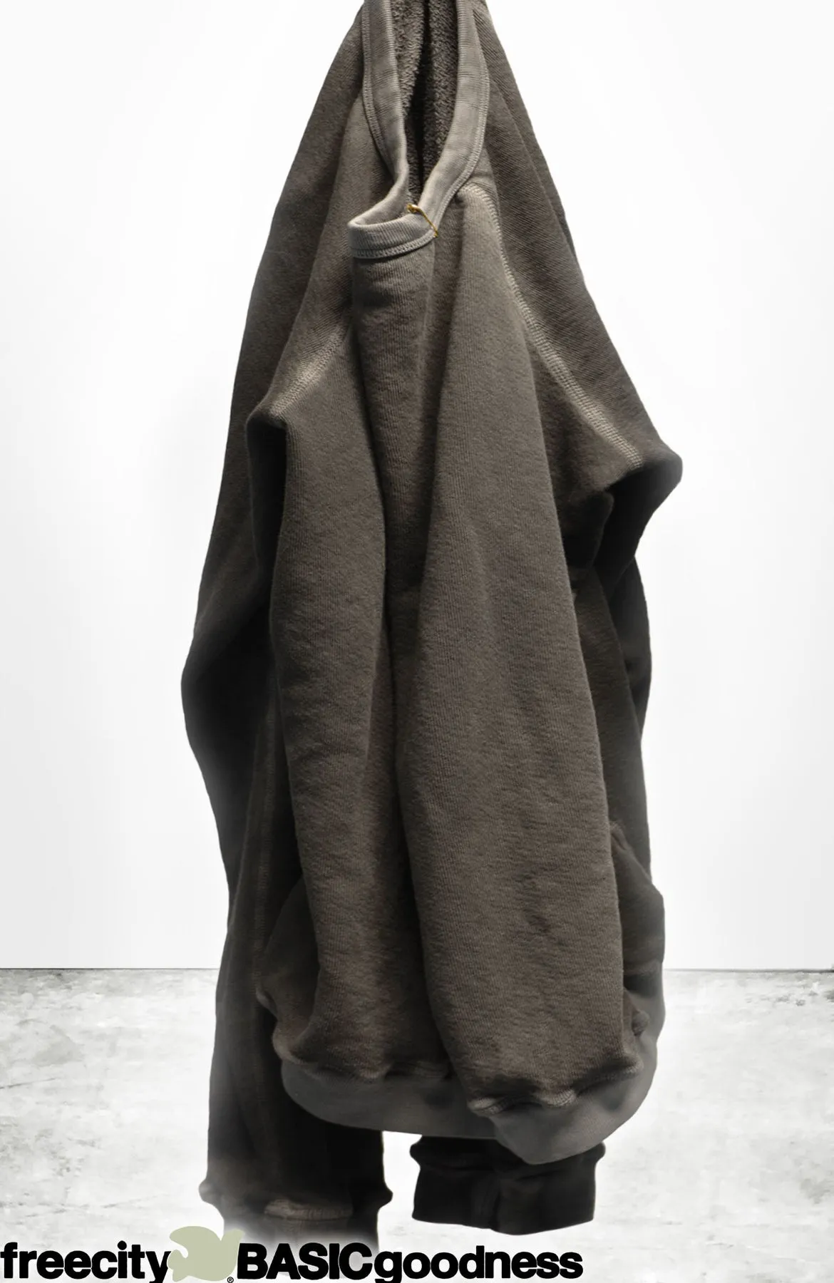 The FREECITY Lucky Rabbits Sweatshirt in CPYRB sold by Care Tucker