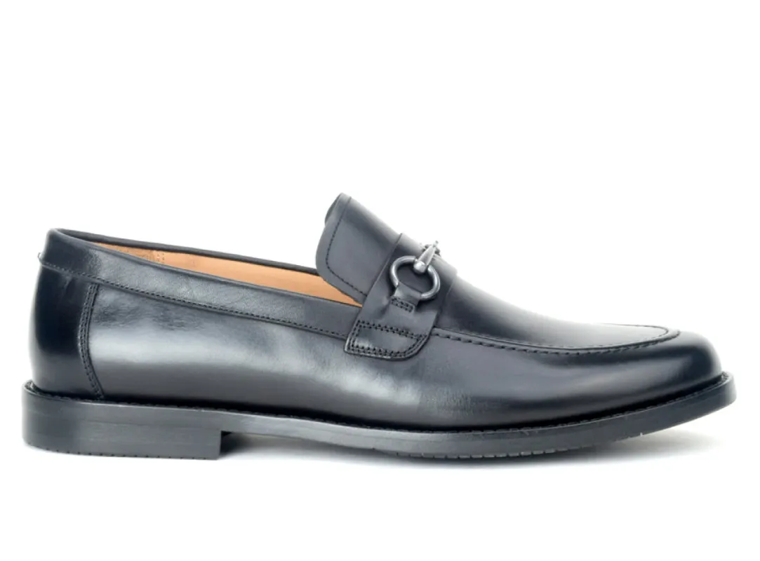 Darren sold by Warfield & Grand Footwear