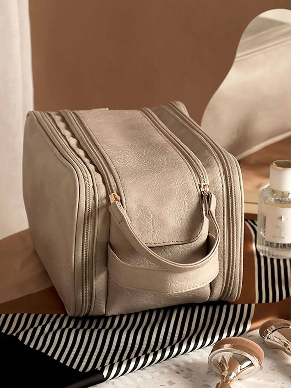 Multifunctional Large-Capacity Portable Makeup Bag sold by Like My Choice product image thumbnail 3