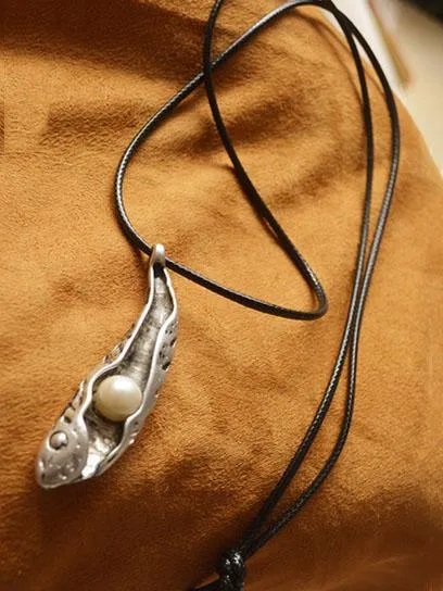 Vintage Pea pod Necklace sold by superladystar product image thumbnail 2