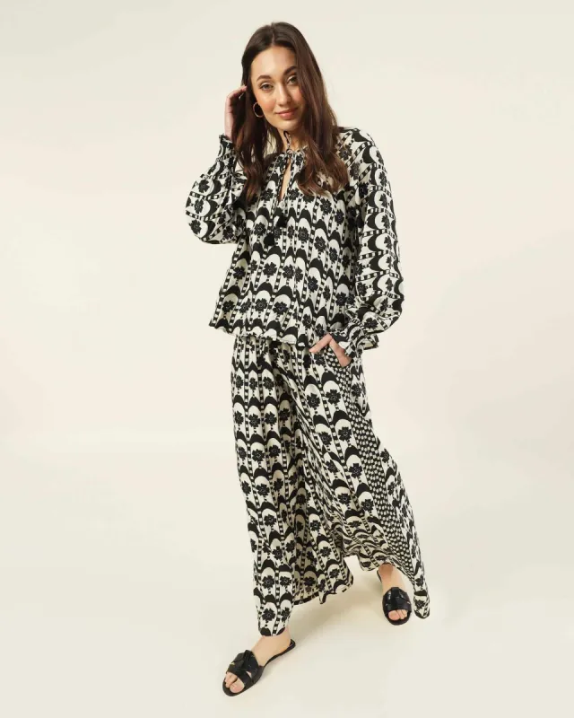 Nali Pant sold by Omika