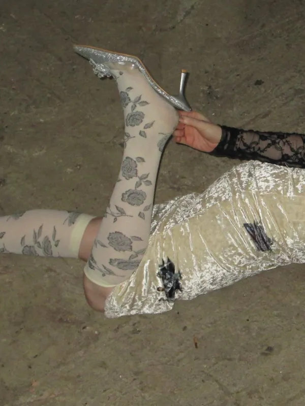 Flower jacquard knee socks /White sold by PROD Bldg