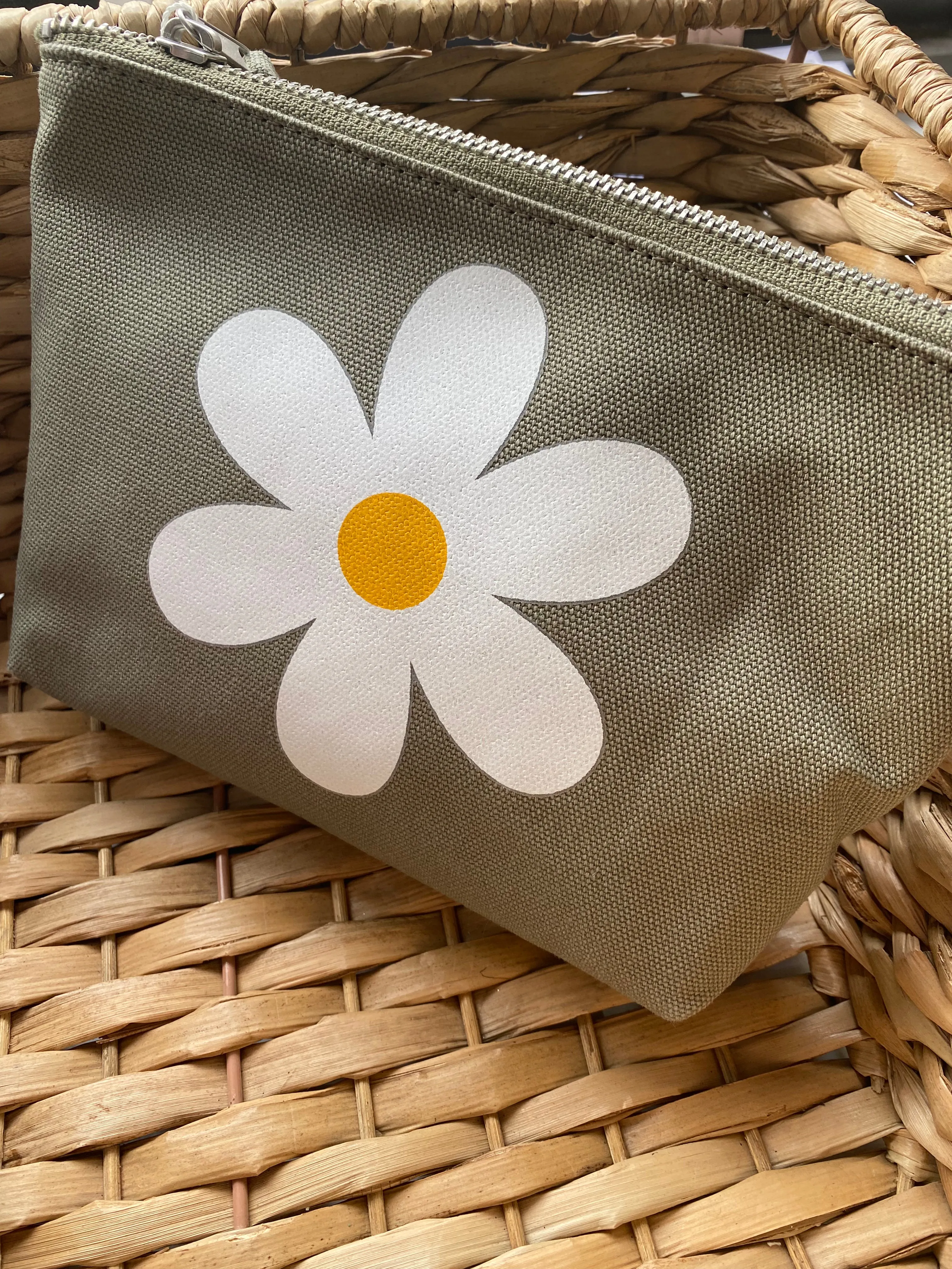 Makeup Bag Olive with White/Yellow Daisy sold by Quilted Koala
