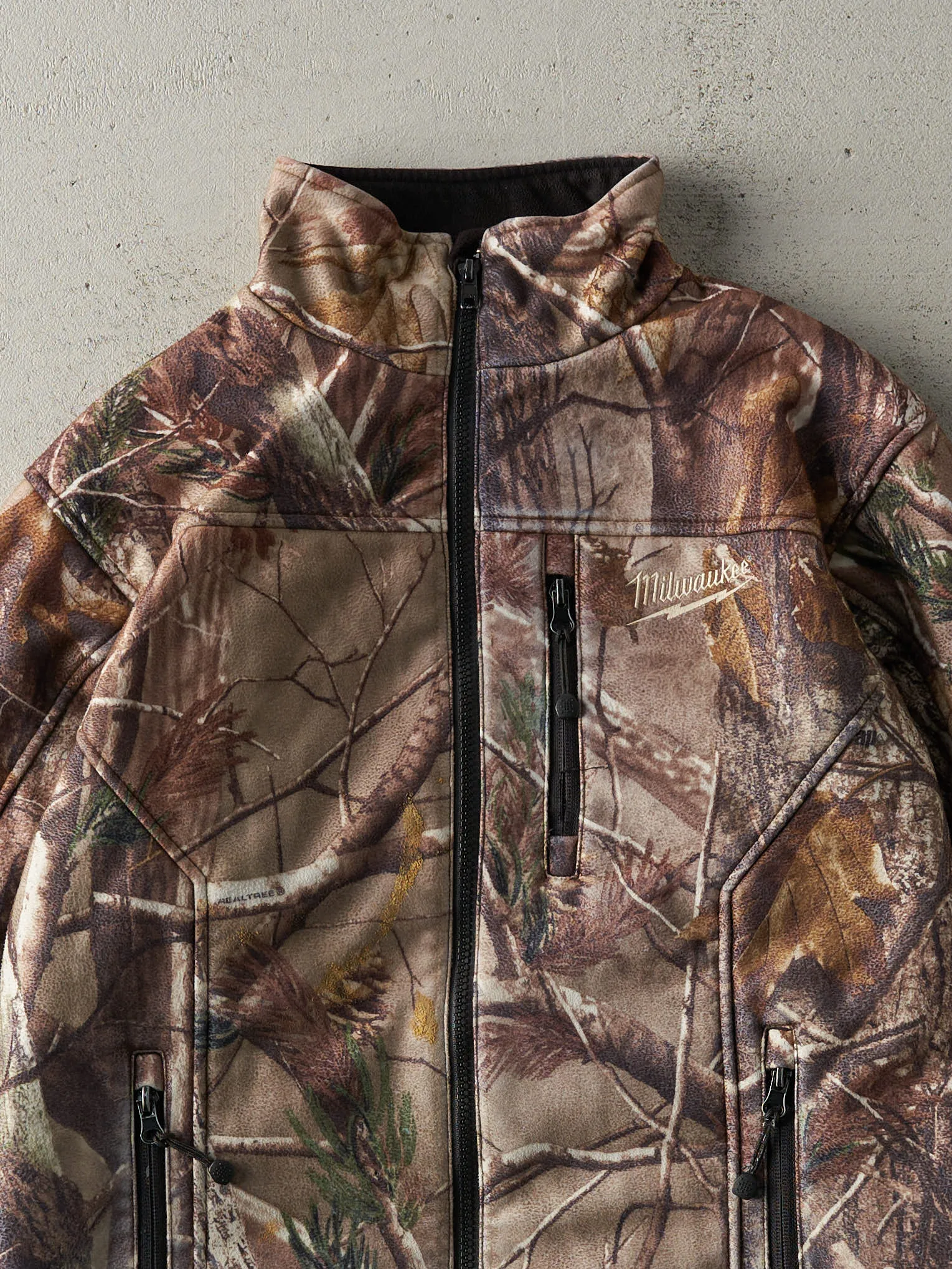 Vintage Y2K Camo Milwaukee x Realtree Heated Jacket (S) sold by Rebalance Vintage product image thumbnail 3