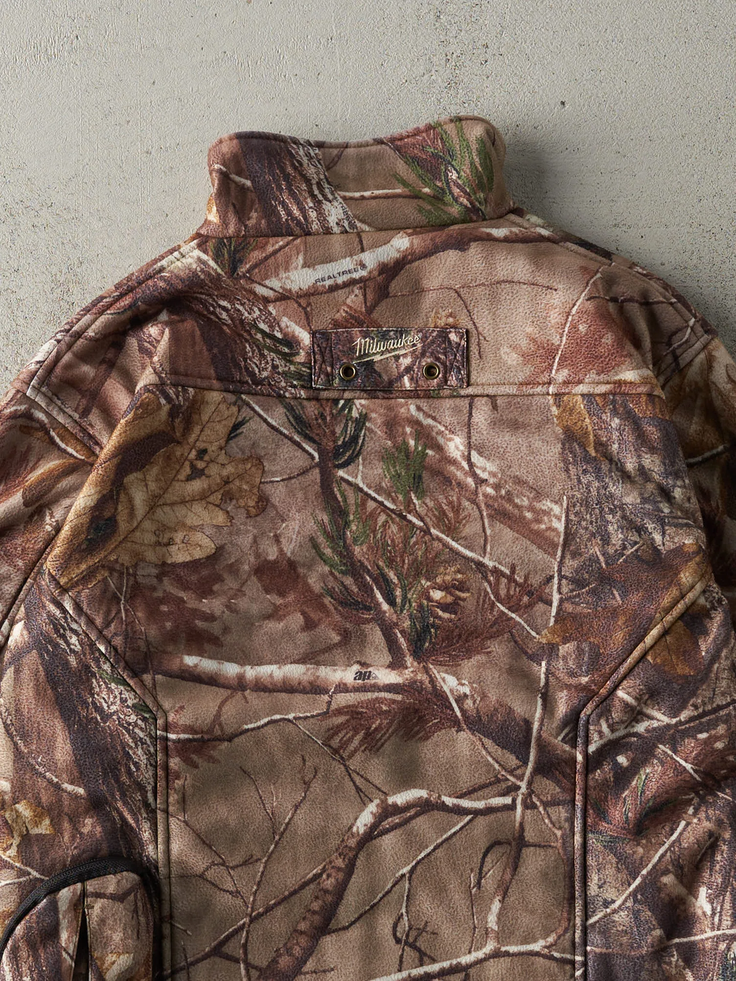 Vintage Y2K Camo Milwaukee x Realtree Heated Jacket (S) sold by Rebalance Vintage product image thumbnail 4