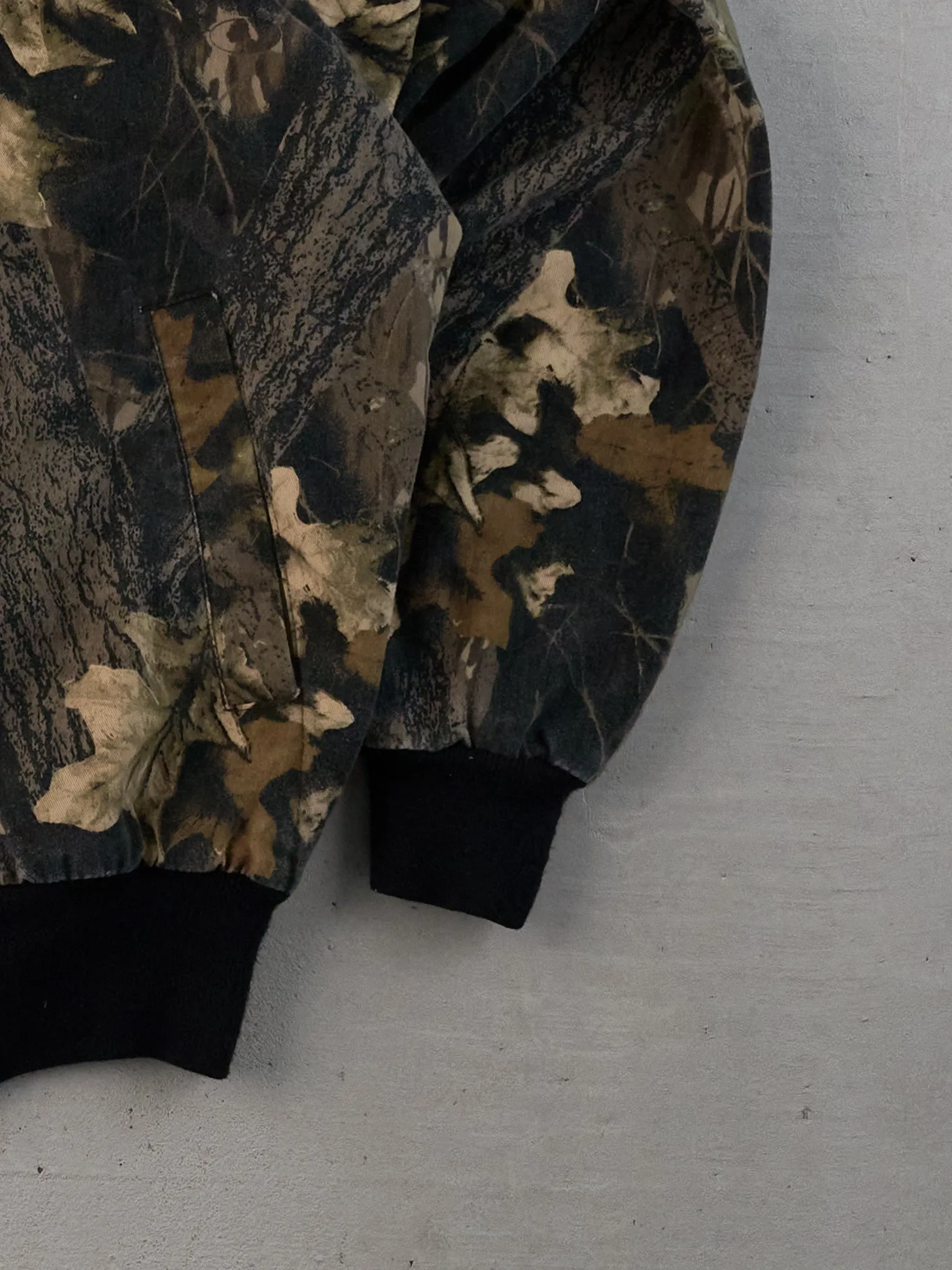 Vintage 90s Green Realtree Camo Light Weight Bomber Jacket (M) sold by Rebalance Vintage product image thumbnail 3