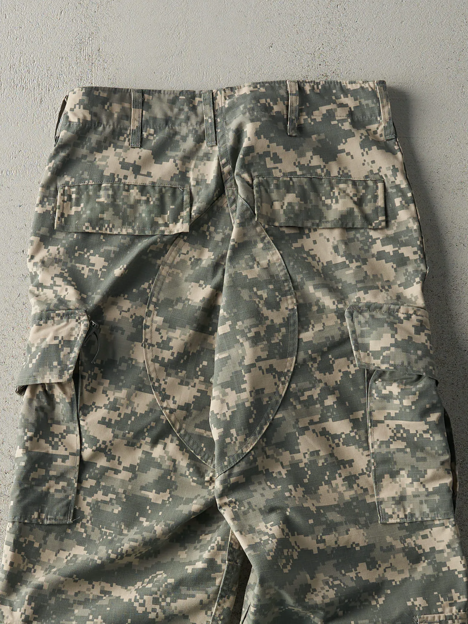 Vintage Y2K Digi Camo Cargo Army Pants (31x29.5) sold by Rebalance Vintage product image thumbnail 4
