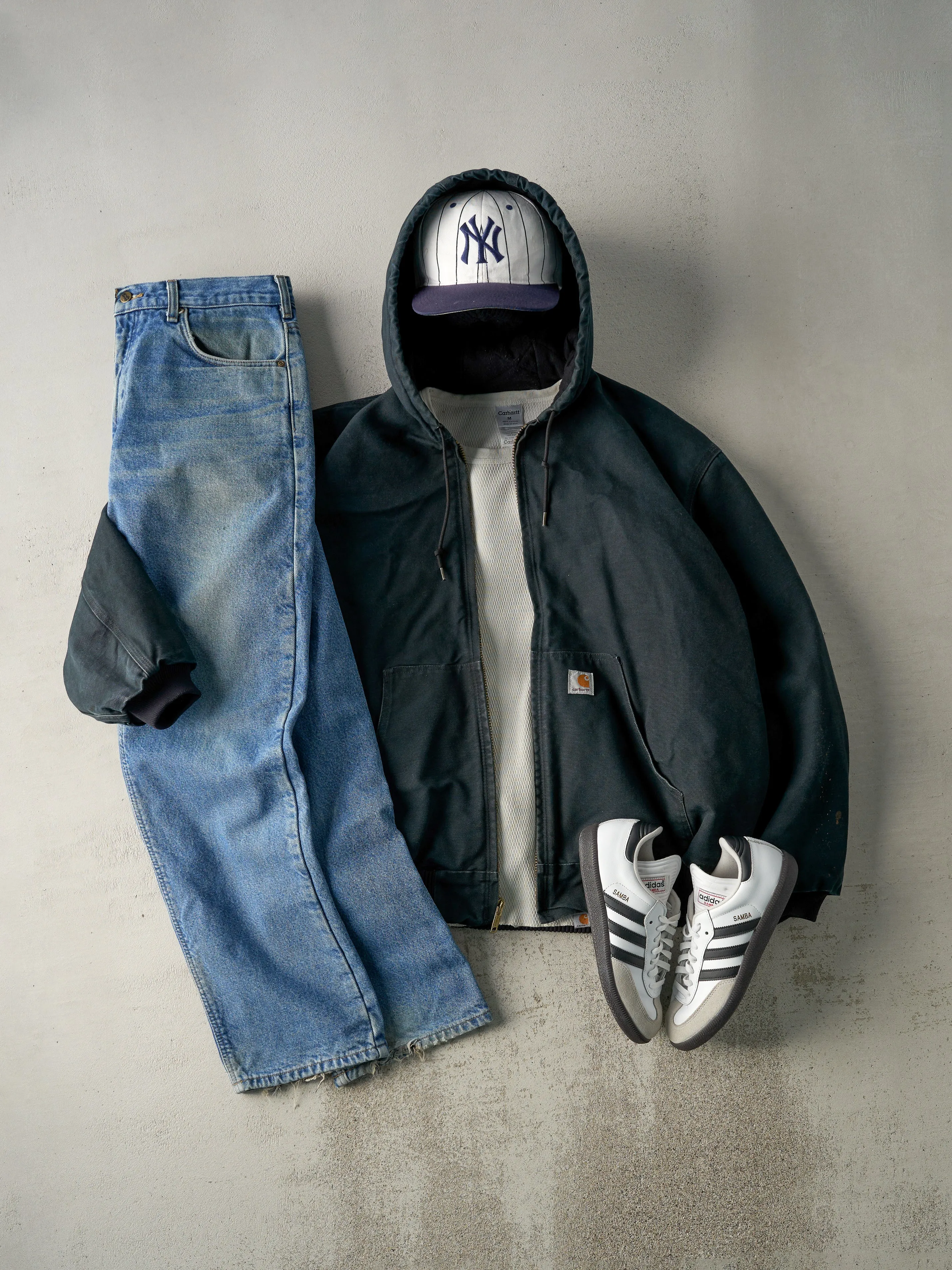 Vintage 90s Light Wash Relaxed Fit Carhartt Blanket Lined Jeans (34.5x32) sold by Rebalance Vintage product image thumbnail 2