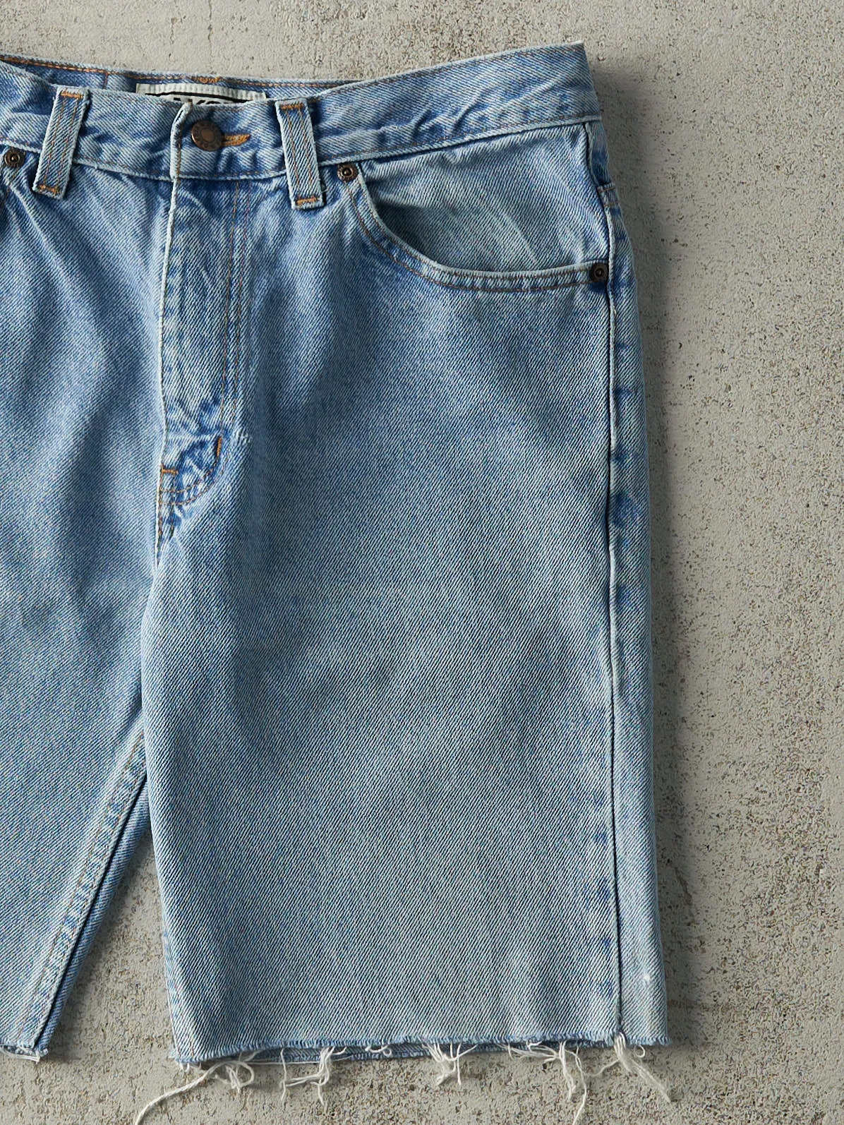 Vintage 90s Light Wash Dakota Cut Off Jean Shorts (32x9.5) sold by Rebalance Vintage product image thumbnail 4