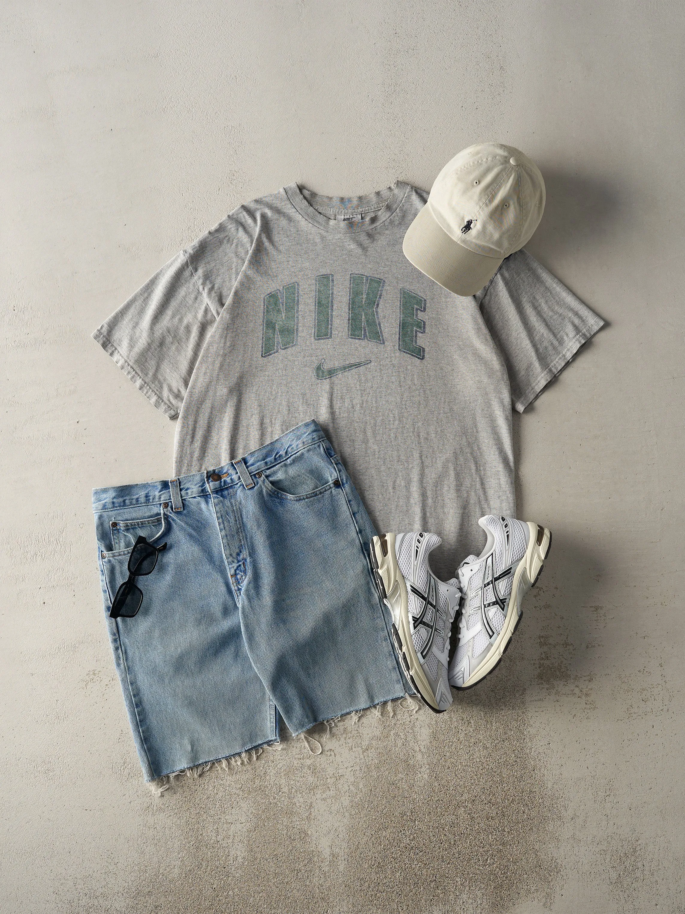 Vintage 90s Light Wash Dakota Cut Off Jean Shorts (32x9.5) sold by Rebalance Vintage product image thumbnail 2