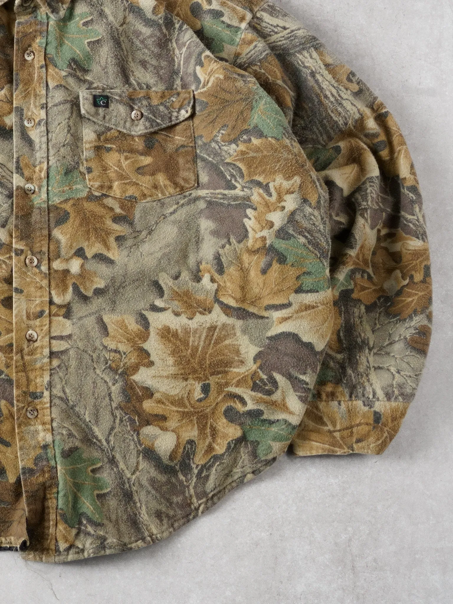 Vintage 90s Faded Green Realtree Camo Collared Collar Lined Button Up (XXL) sold by Rebalance Vintage product image thumbnail 3