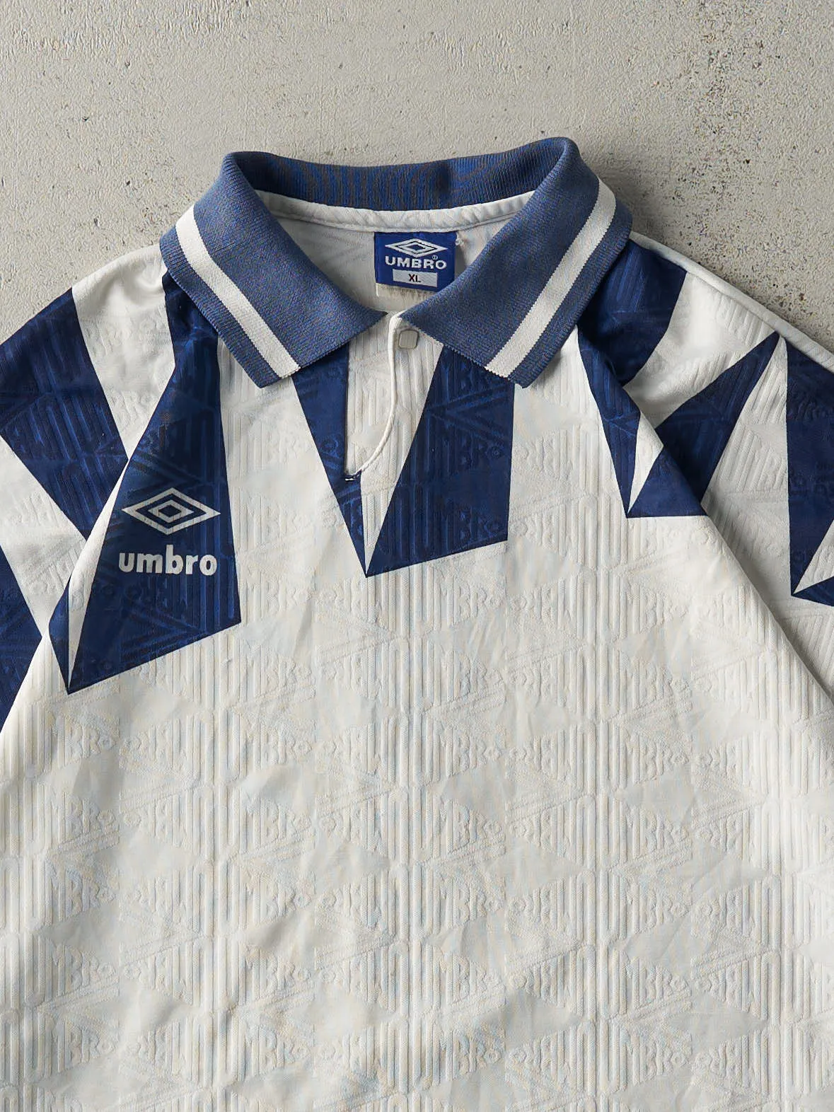 Vintage 90s White & Navy Blue Umbro Soccer Jersey (L) sold by Rebalance Vintage product image thumbnail 3