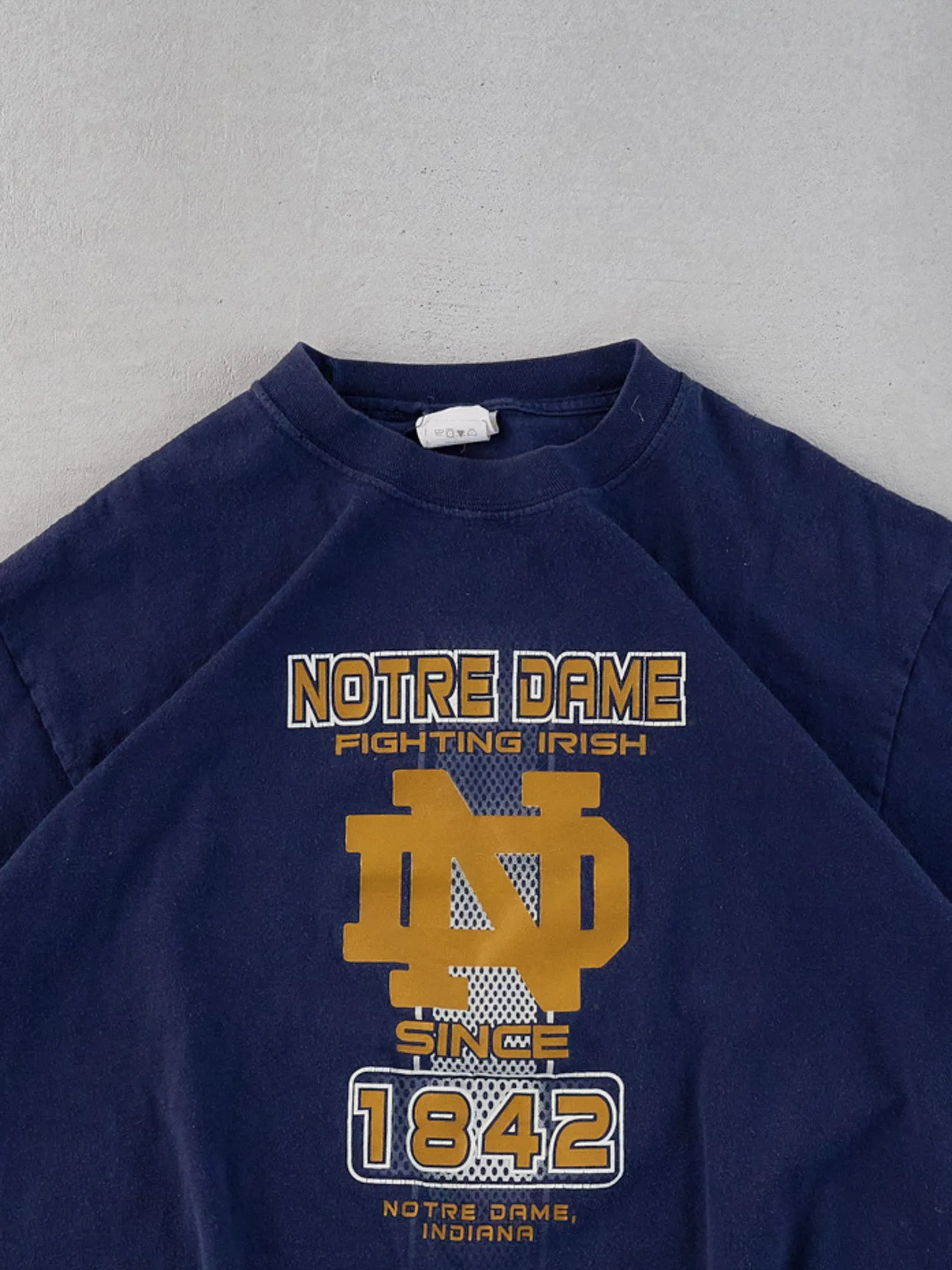 Vintage 90s Navy Blue Notre Dame Fighting Irish Graphic Tee (M) sold by Rebalance Vintage product image thumbnail 2