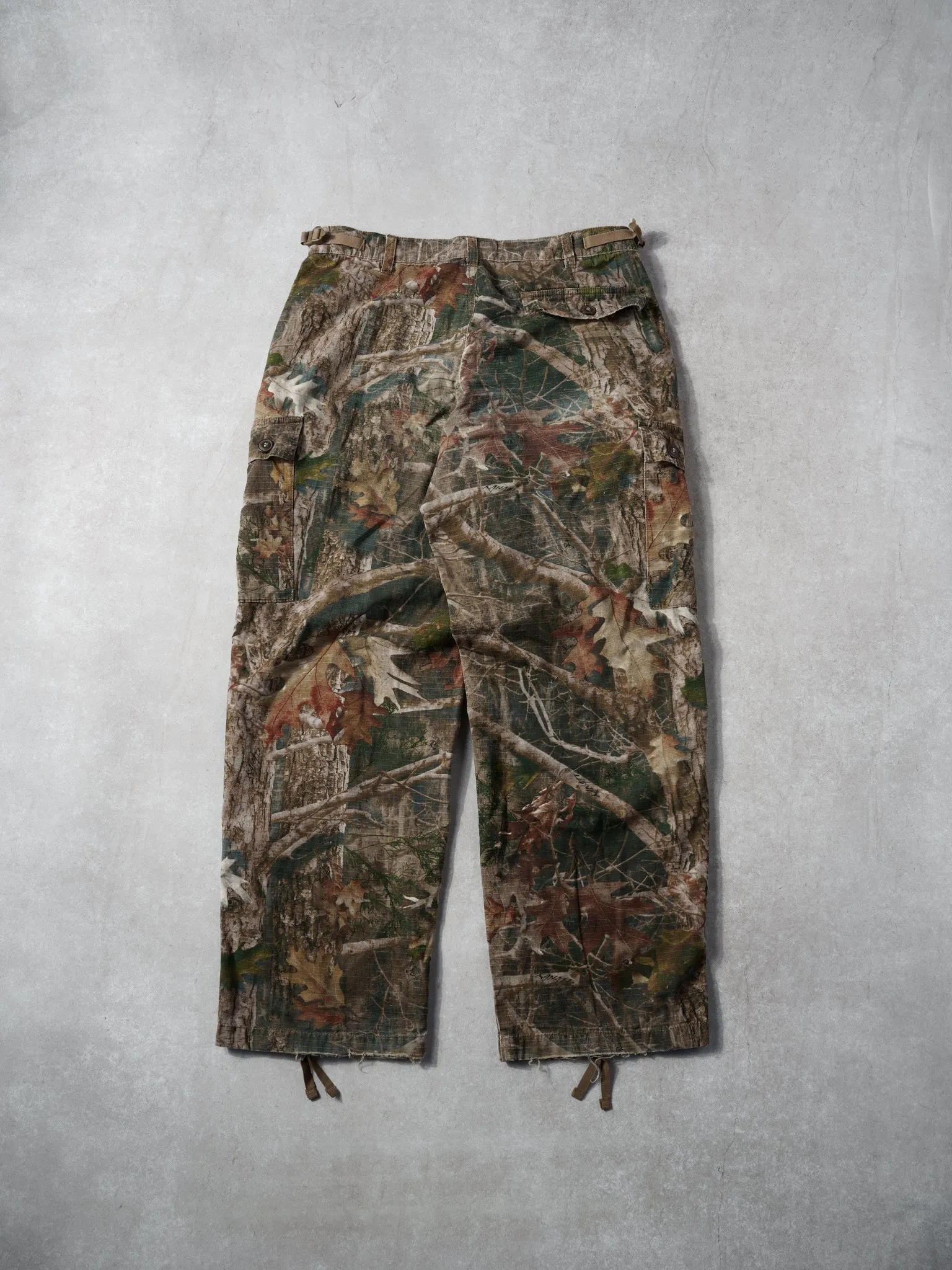 Vintage 90s Green Realtree Camo Cargo Pants (30x30) sold by Rebalance Vintage product image thumbnail 2