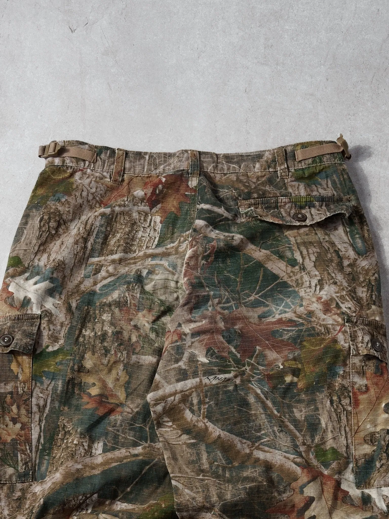 Vintage 90s Green Realtree Camo Cargo Pants (30x30) sold by Rebalance Vintage product image thumbnail 4