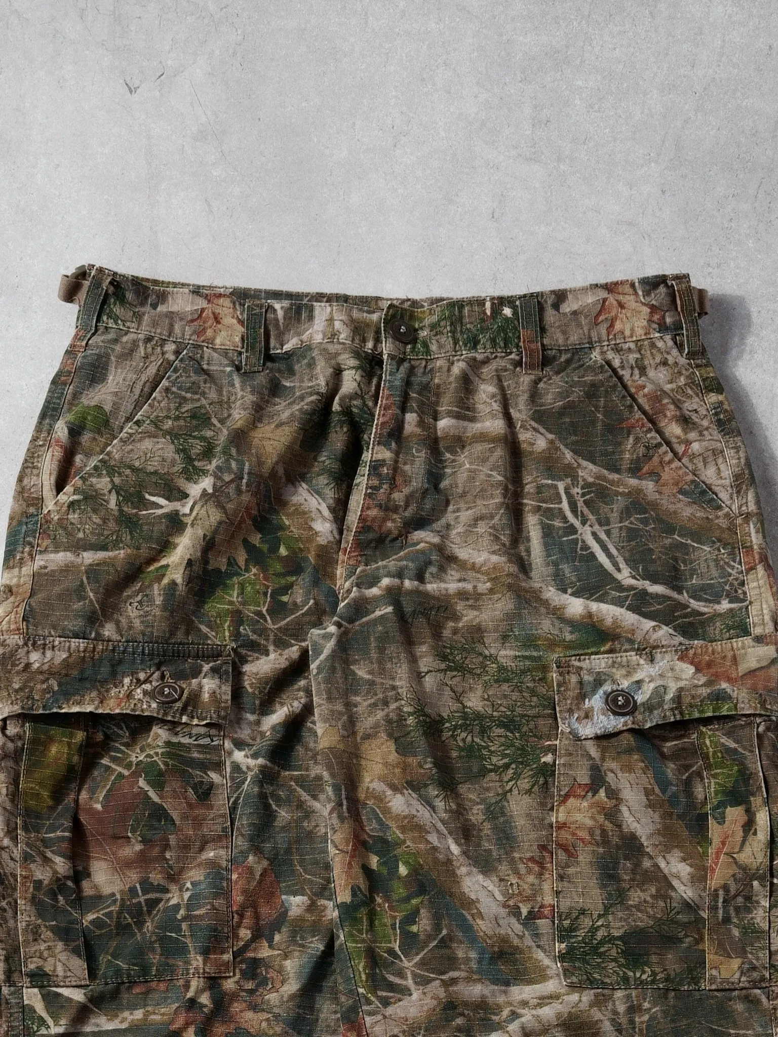Vintage 90s Green Realtree Camo Cargo Pants (30x30) sold by Rebalance Vintage product image thumbnail 3