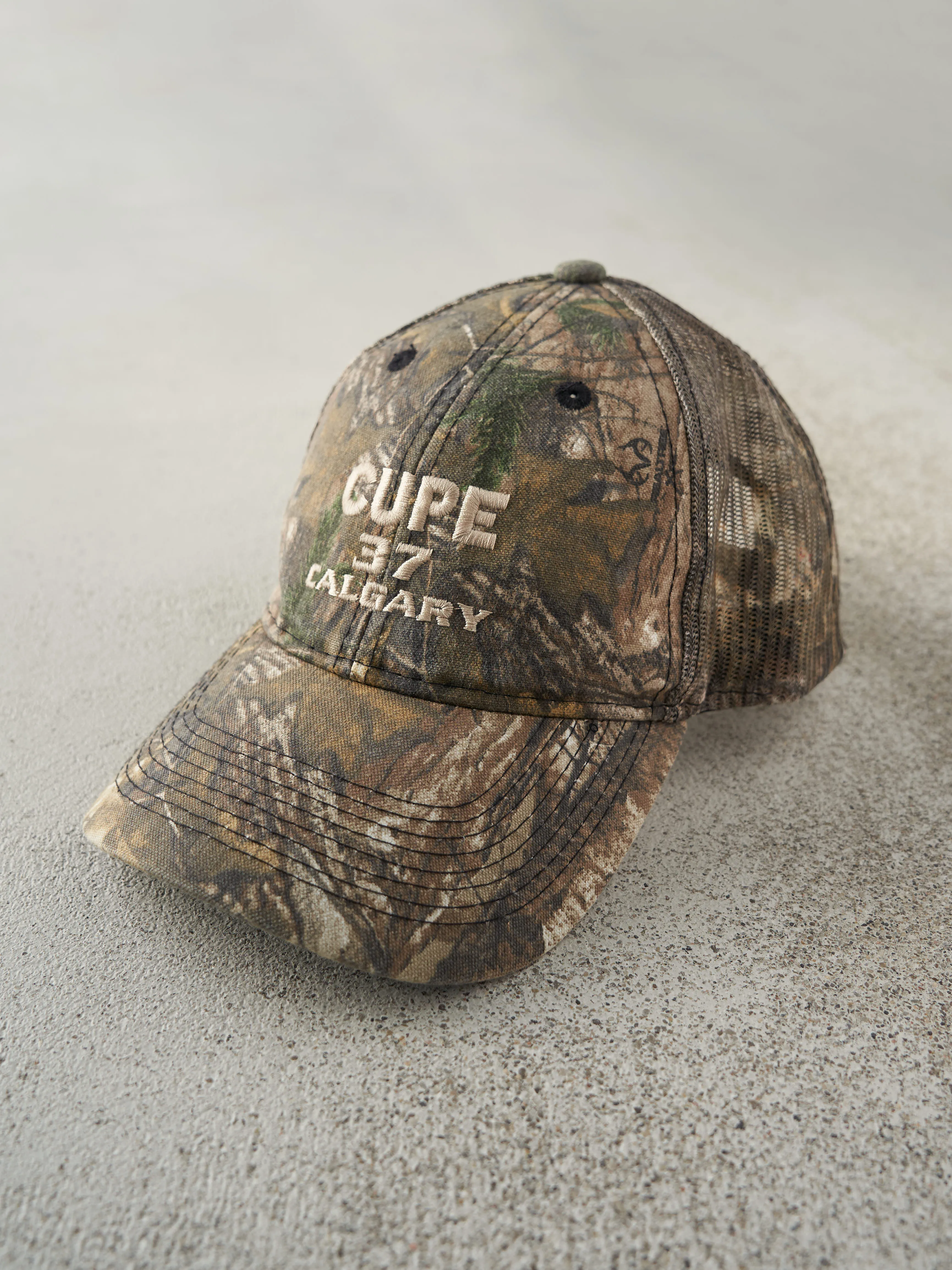 Vintage 90s Camo Cupe 37 Calgary x Realtree Mesh Velcro Back Hat sold by Rebalance Vintage product image thumbnail 2