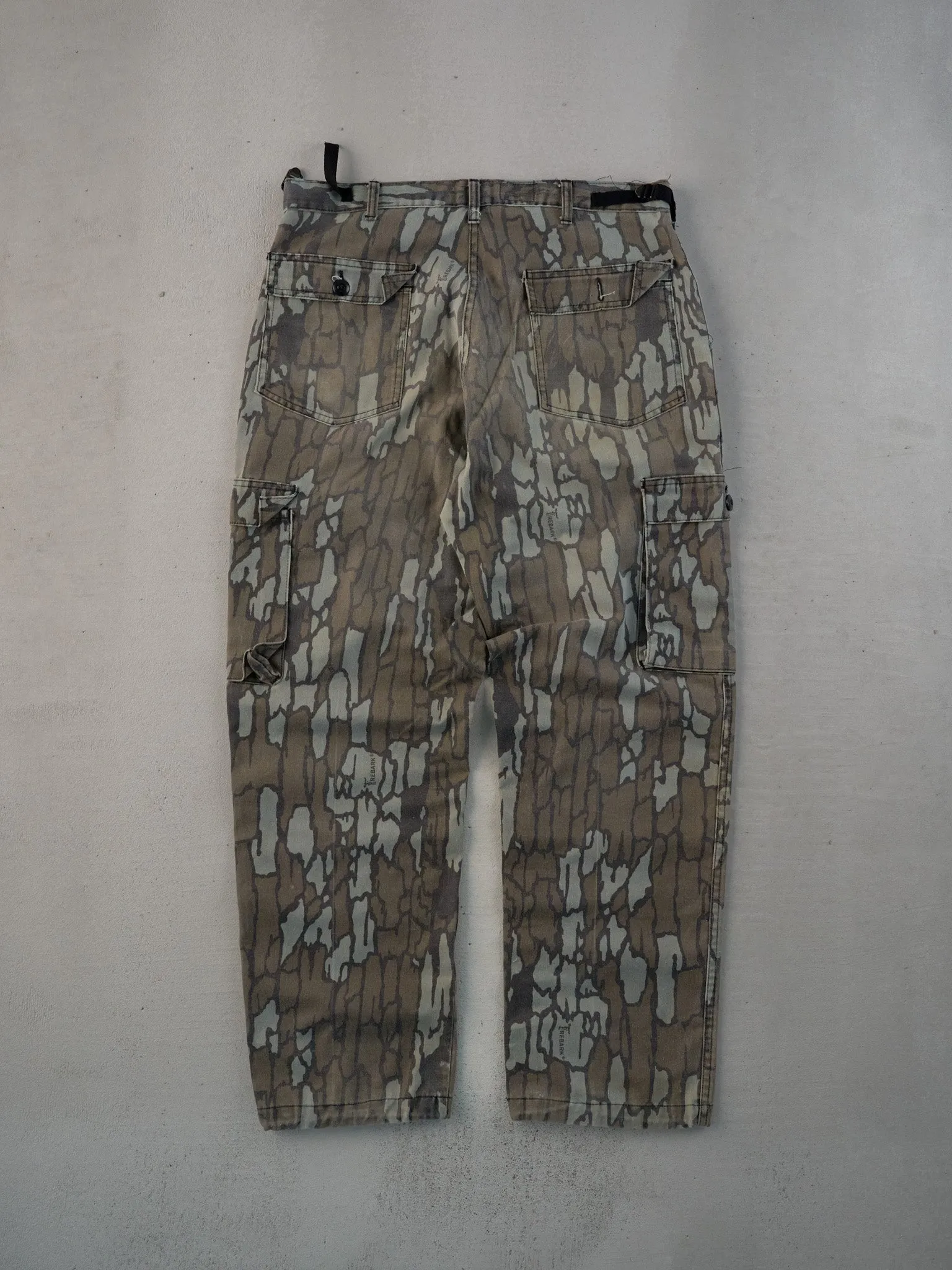 Vintage 90s Mossy Green Realtree Camo Cargo Pants (35x29) sold by Rebalance Vintage product image thumbnail 2