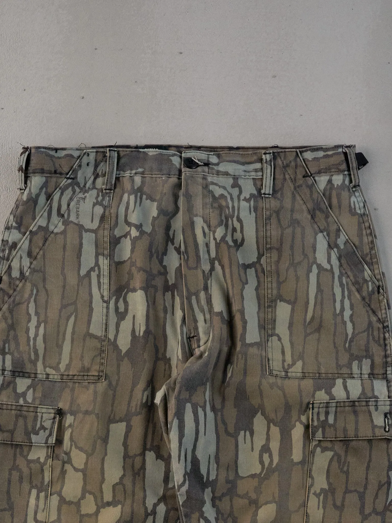 Vintage 90s Mossy Green Realtree Camo Cargo Pants (35x29) sold by Rebalance Vintage product image thumbnail 3