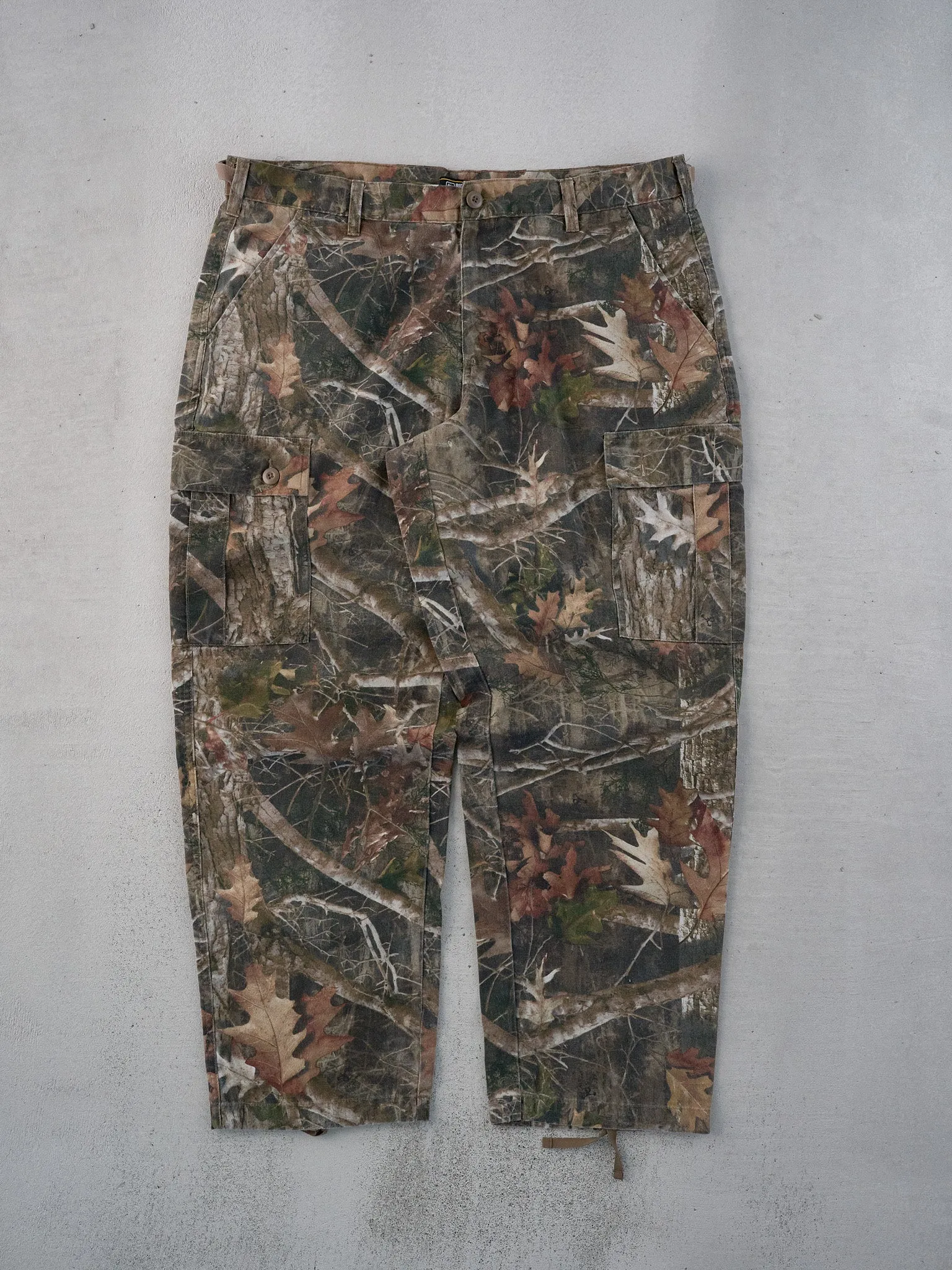 Vintage Y2k Green Ridge Hunter Realtree Camo Cargo Pants (40x31) sold by Rebalance Vintage