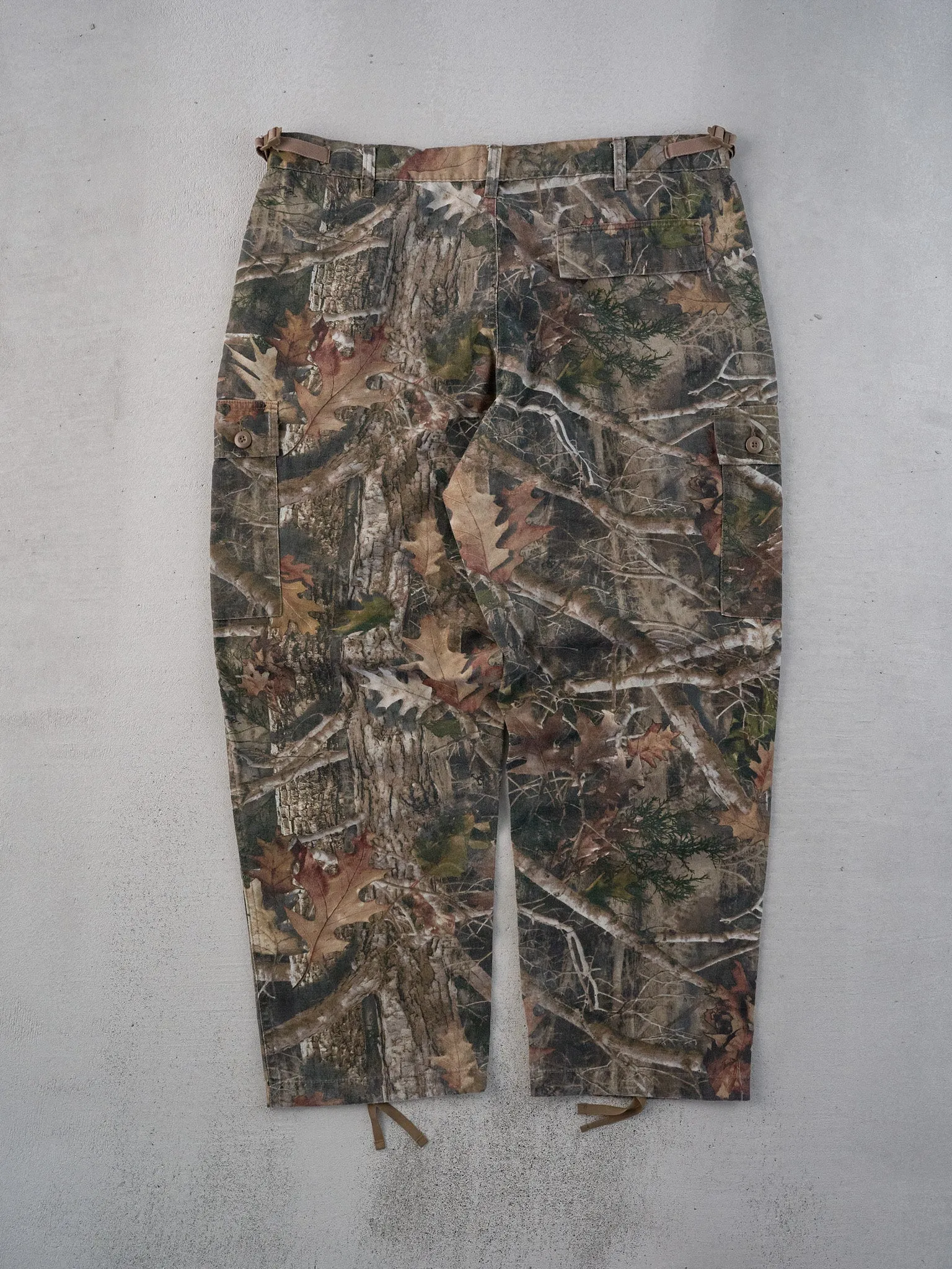 Vintage Y2k Green Ridge Hunter Realtree Camo Cargo Pants (40x31) sold by Rebalance Vintage product image thumbnail 2