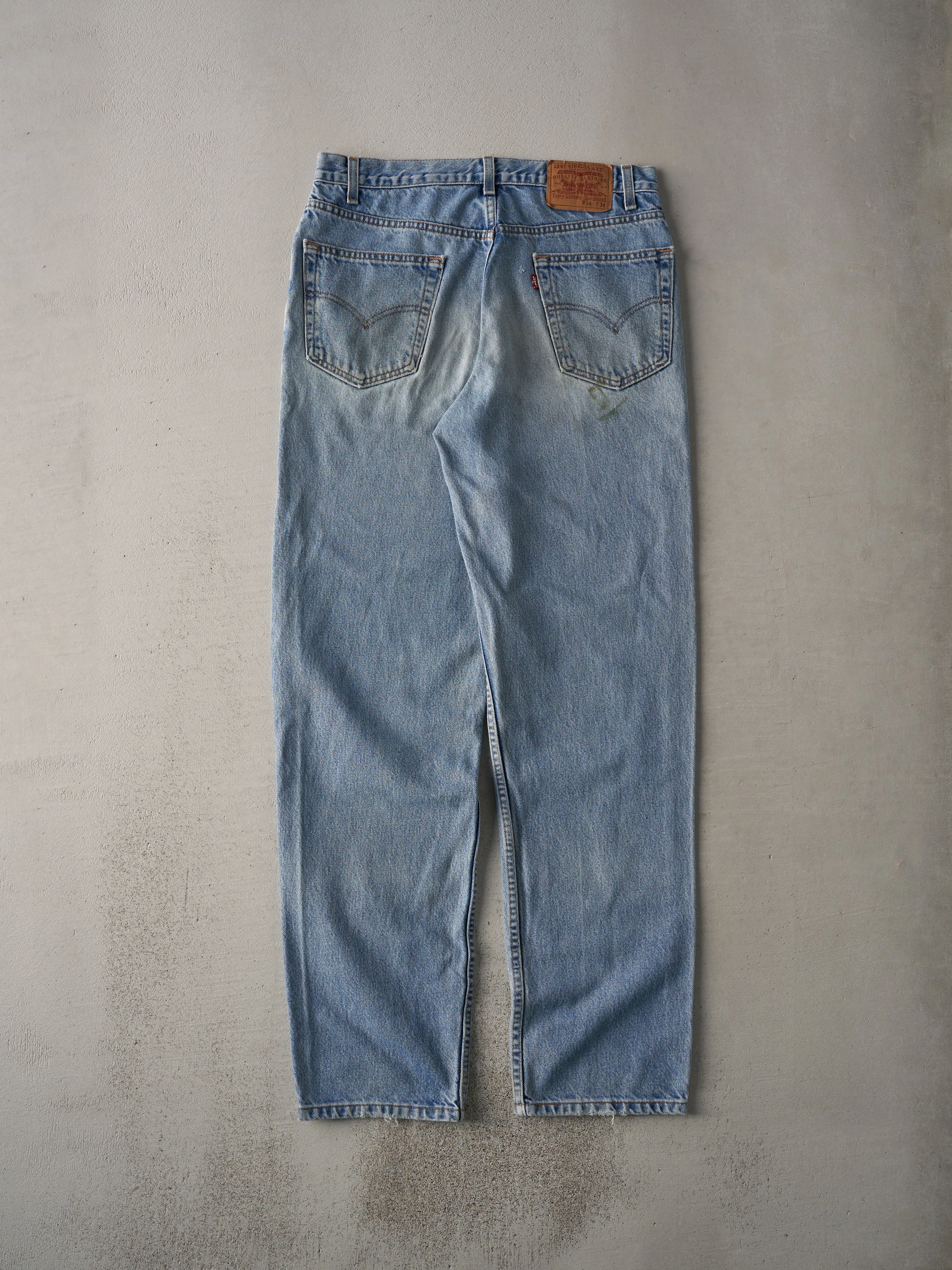 Vintage 90s Light Wash Levi's Relaxed Straight Leg Jeans (33x33) sold by Rebalance Vintage product image thumbnail 2