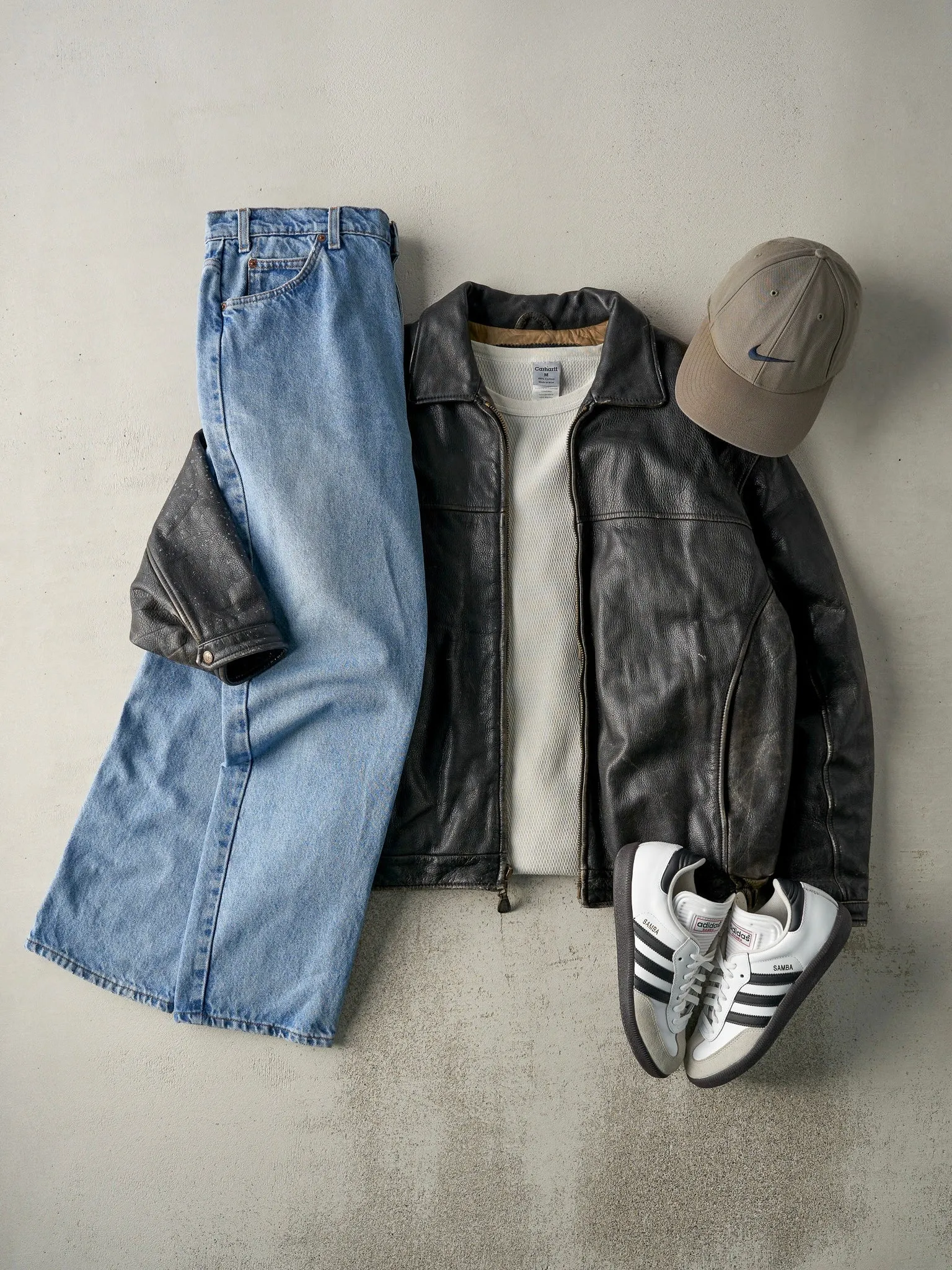 Vintage 90s Light Wash Levi's 505 Orange Tab Jeans (34x29.5) sold by Rebalance Vintage product image thumbnail 2