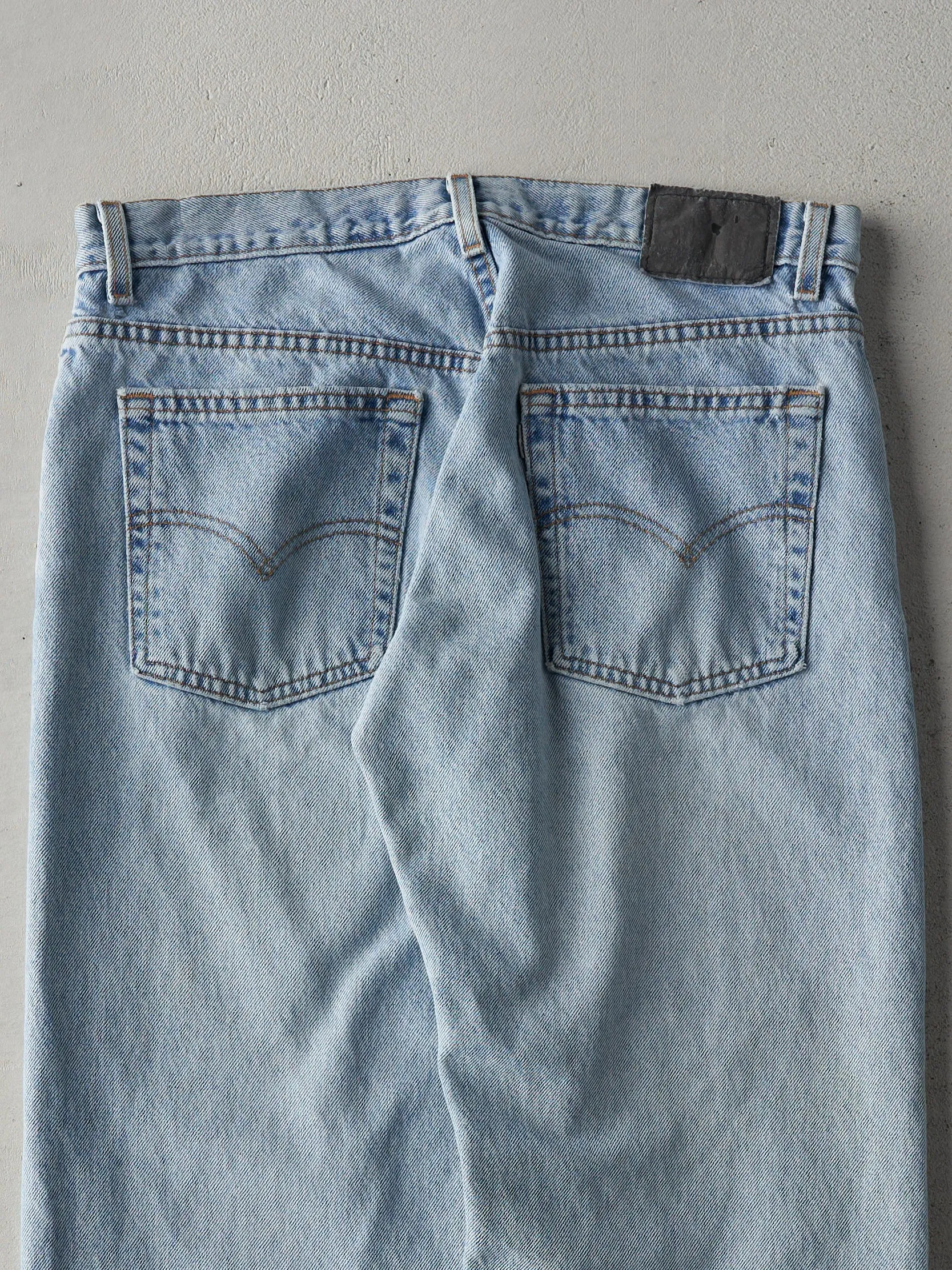 Vintage 90s Light Wash Levi's Silver Tab Loose Fit Jeans (33x31) sold by Rebalance Vintage product image thumbnail 4
