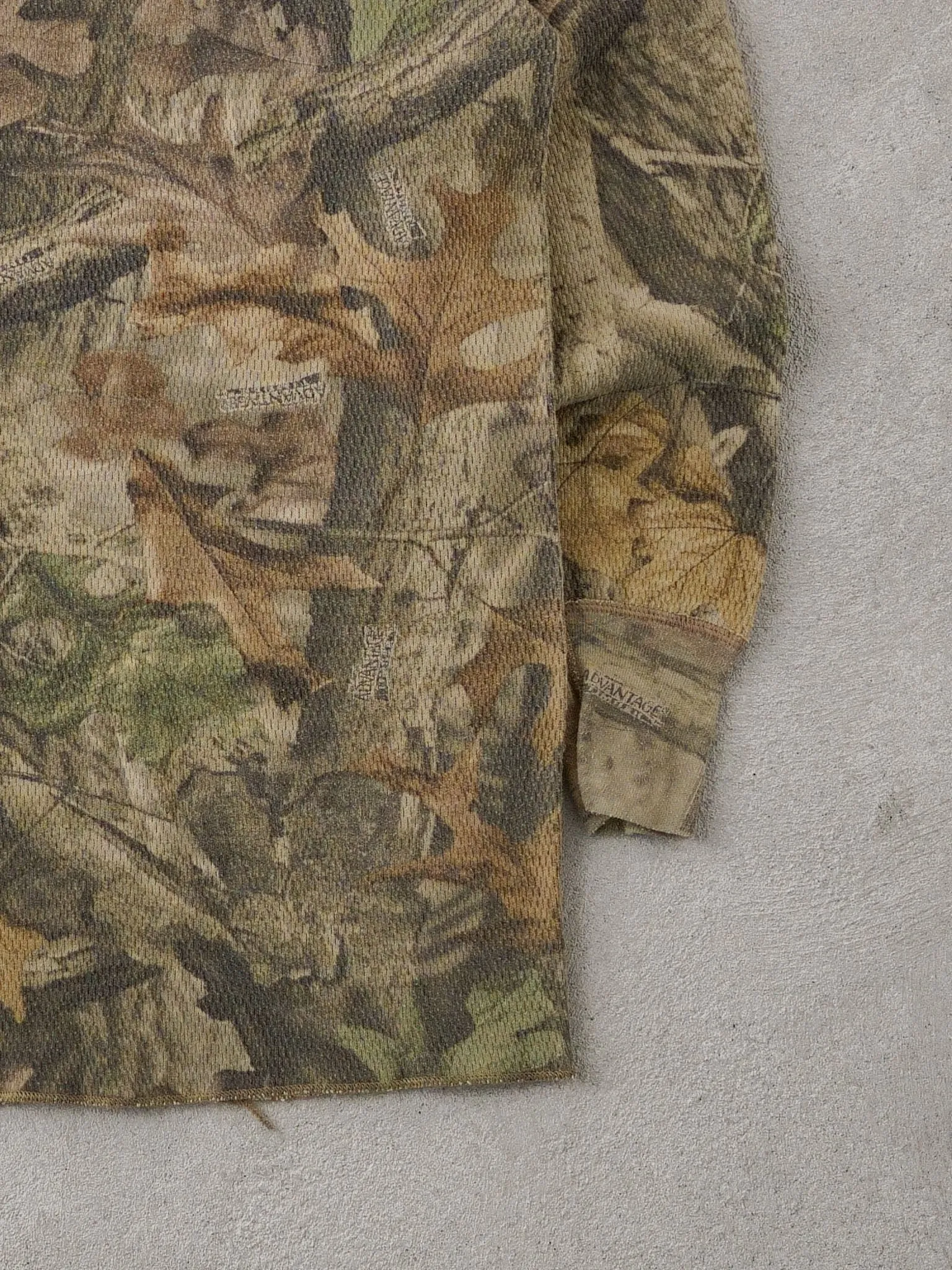 Vintage 90s Green Realtree Camo Longsleeve (S) sold by Rebalance Vintage product image thumbnail 3