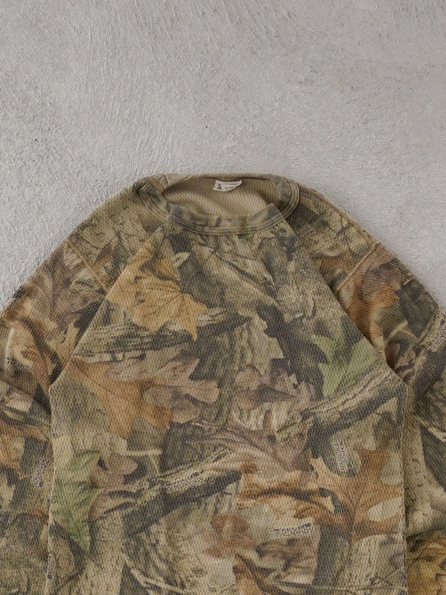 Vintage 90s Green Realtree Camo Longsleeve (S) sold by Rebalance Vintage product image thumbnail 2