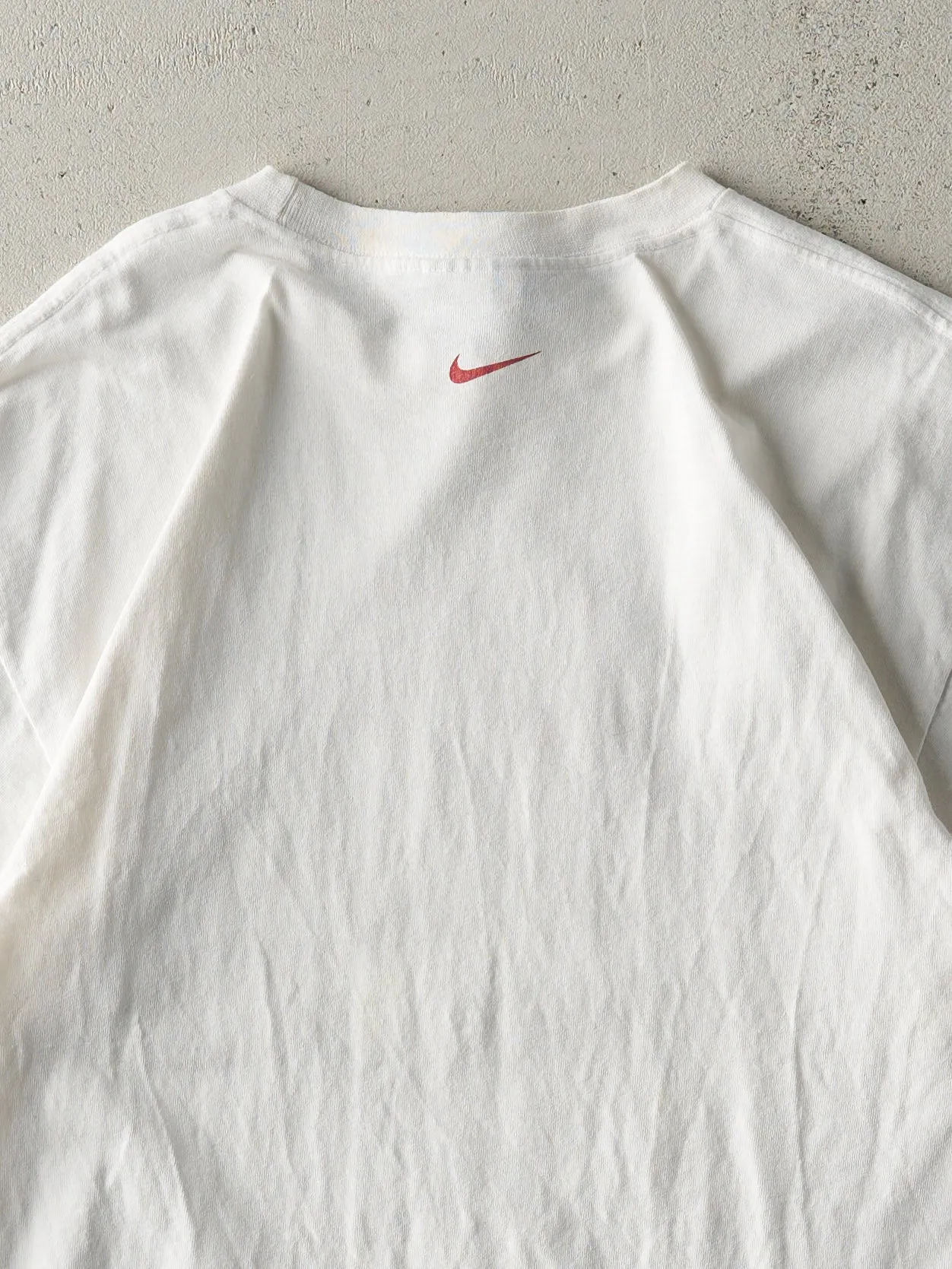 Vintage Y2K White & Red Nike Logo Tee (M) sold by Rebalance Vintage product image thumbnail 4