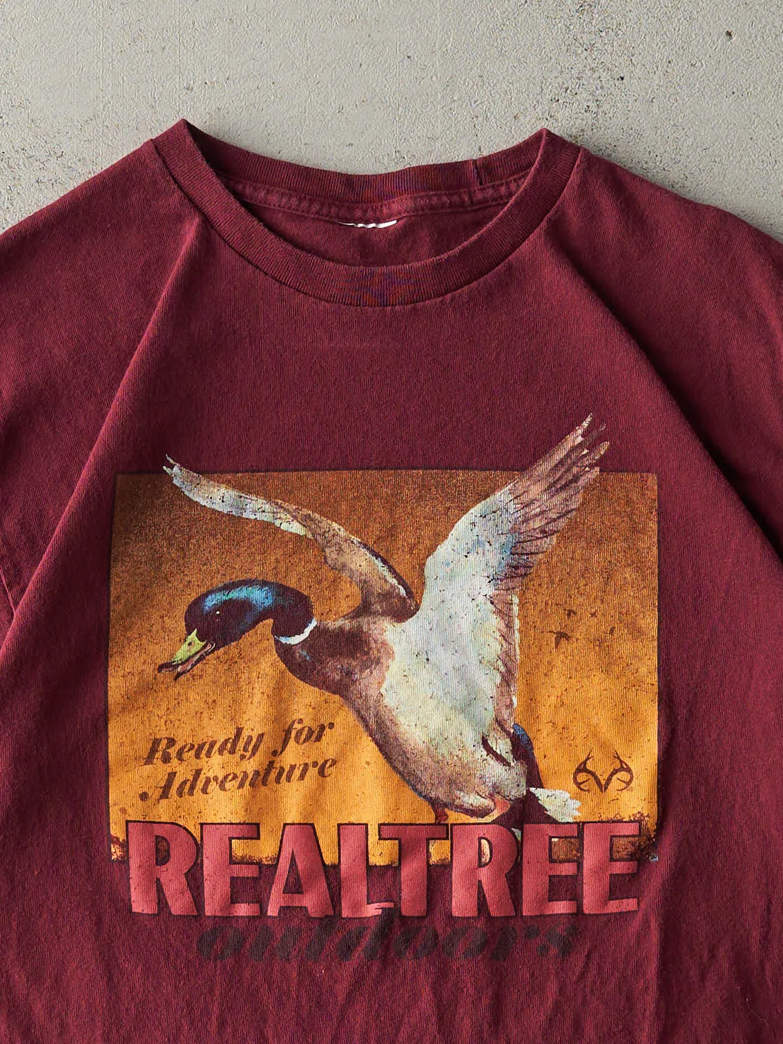 Vintage Y2K Burgundy Realtree Outdoors Tee (M) sold by Rebalance Vintage product image thumbnail 2