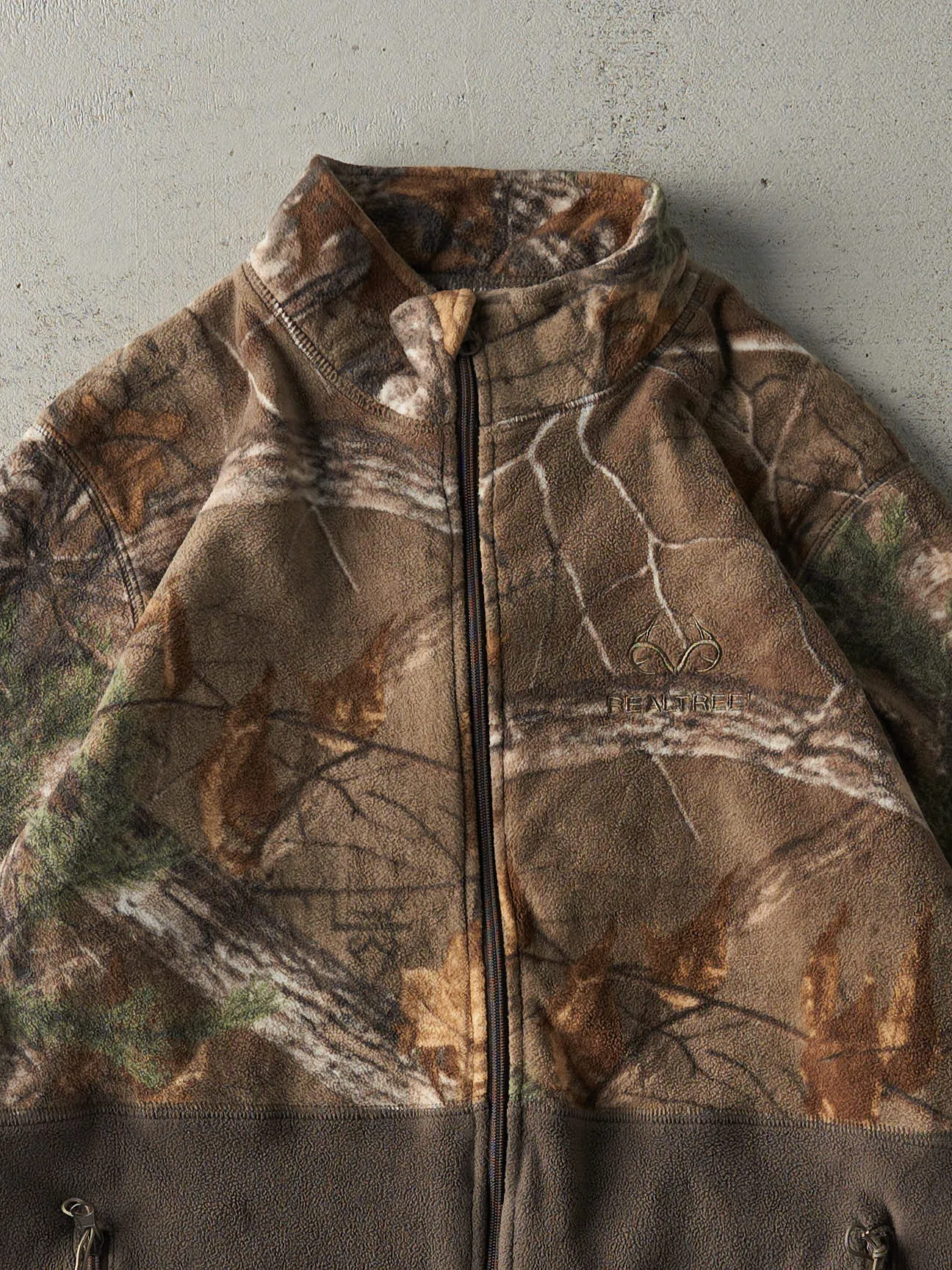 Vintage Y2K Realtree Camo Fleece Zip Up Jacket (M) sold by Rebalance Vintage product image thumbnail 2