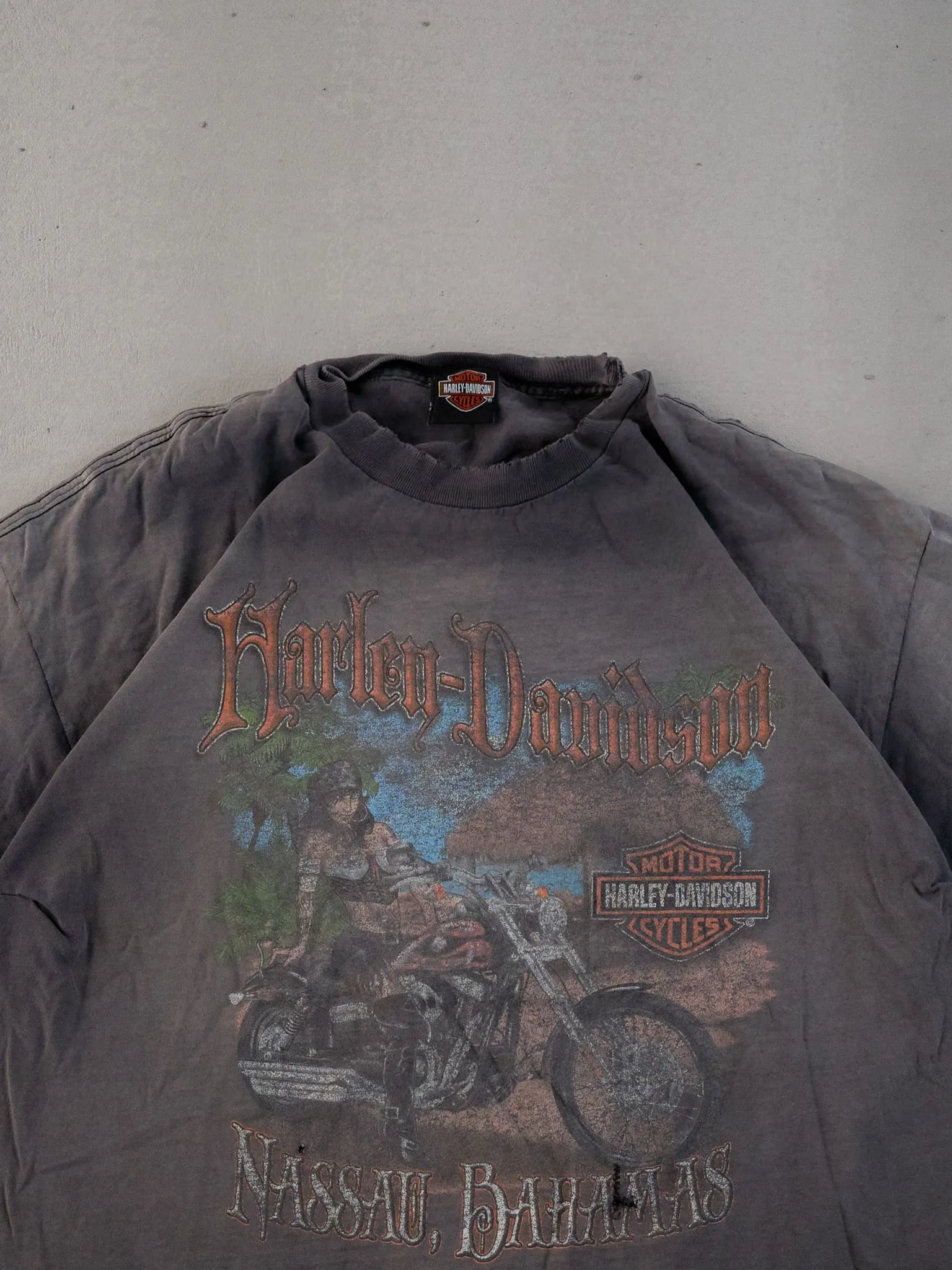 Vintage Y2k Faded Black Harley Davidson Nassau Bahamas Graphic Tee (L) sold by Rebalance Vintage product image thumbnail 3