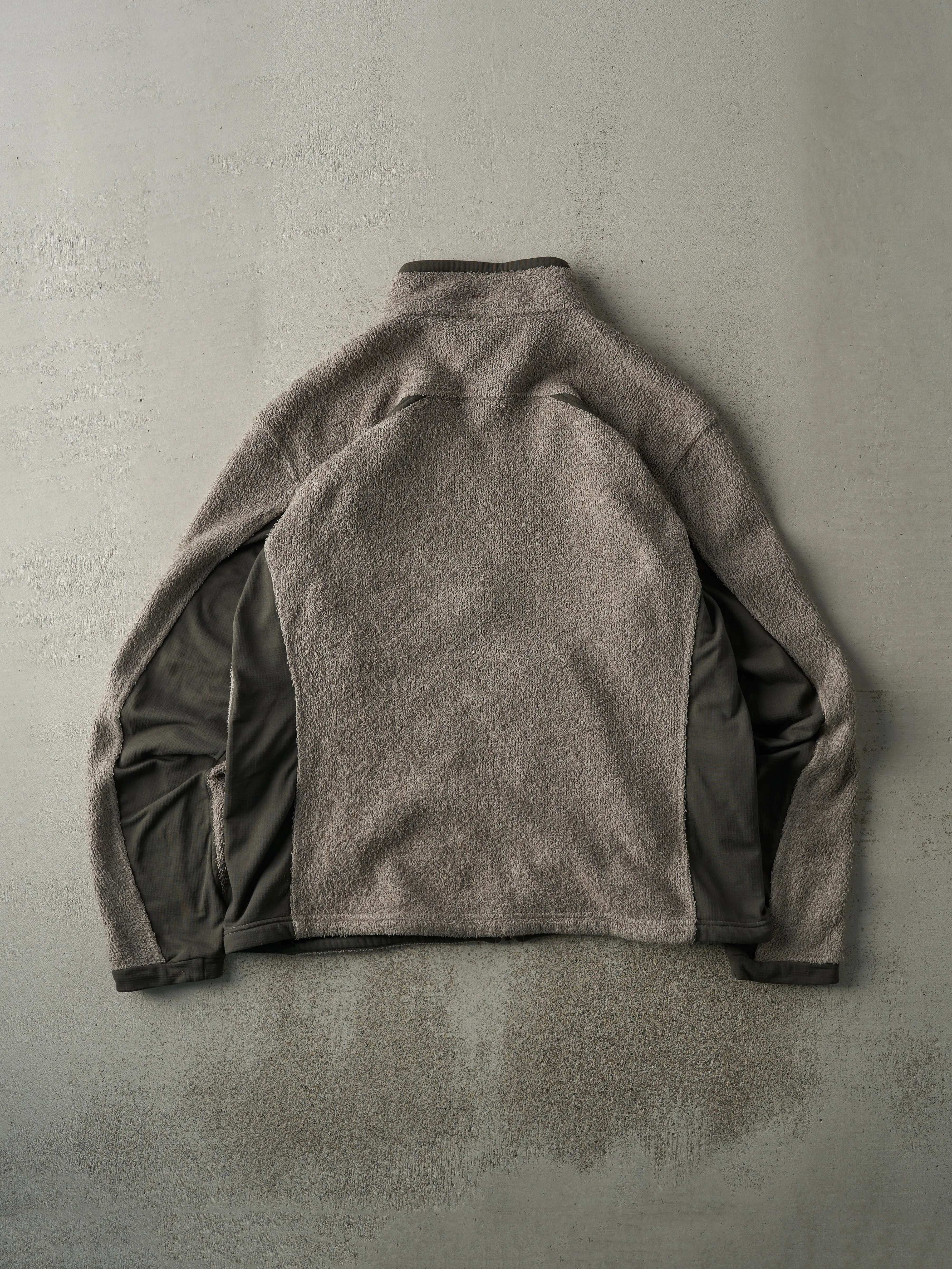 Vintage Y2K Grey MEC Polar Tech Fleece Jacket (L/XL) sold by Rebalance Vintage product image thumbnail 2