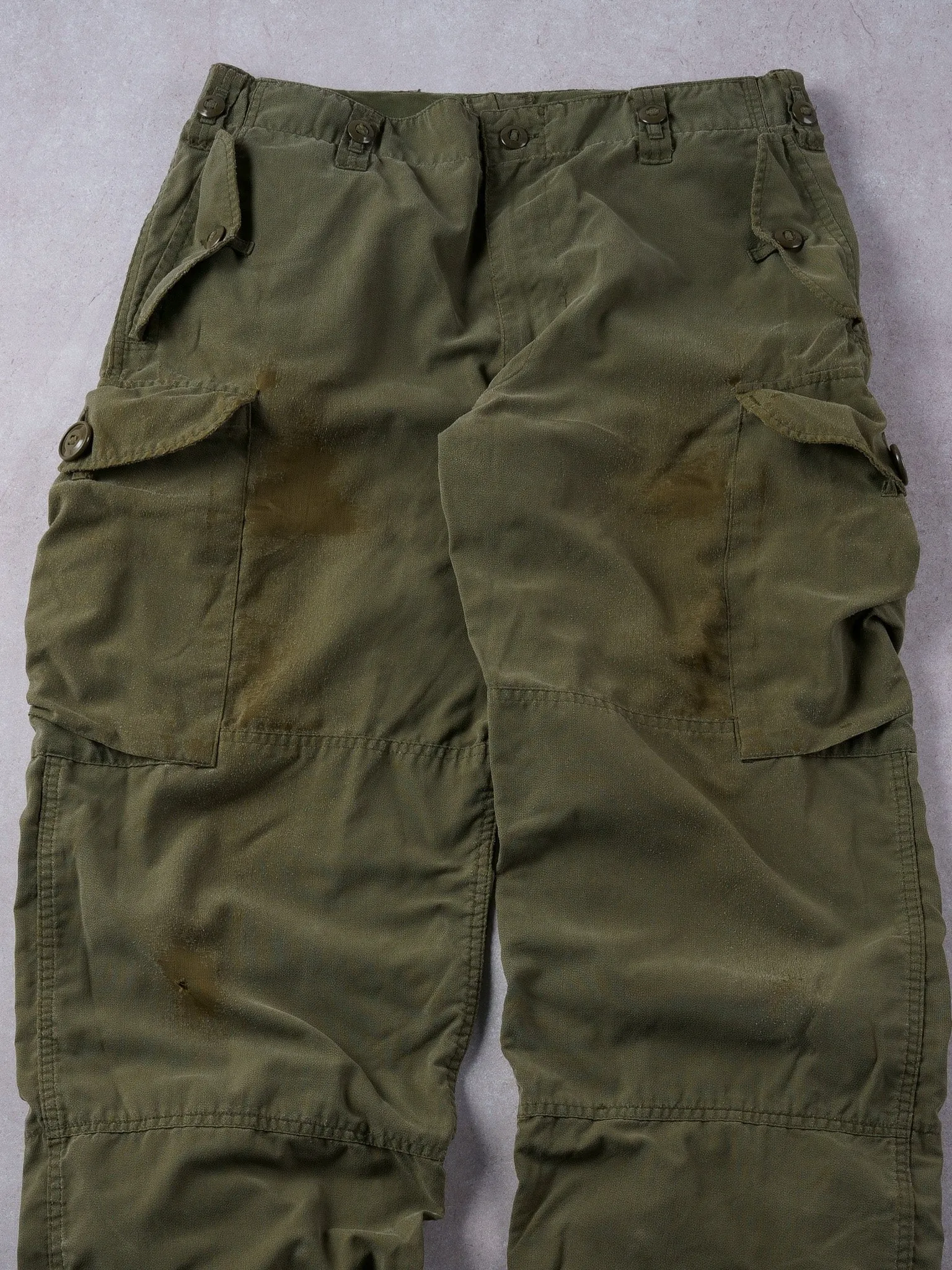 Vintage 90s Army Green Parachute Cargo Pants (32x28) sold by Rebalance Vintage product image thumbnail 2