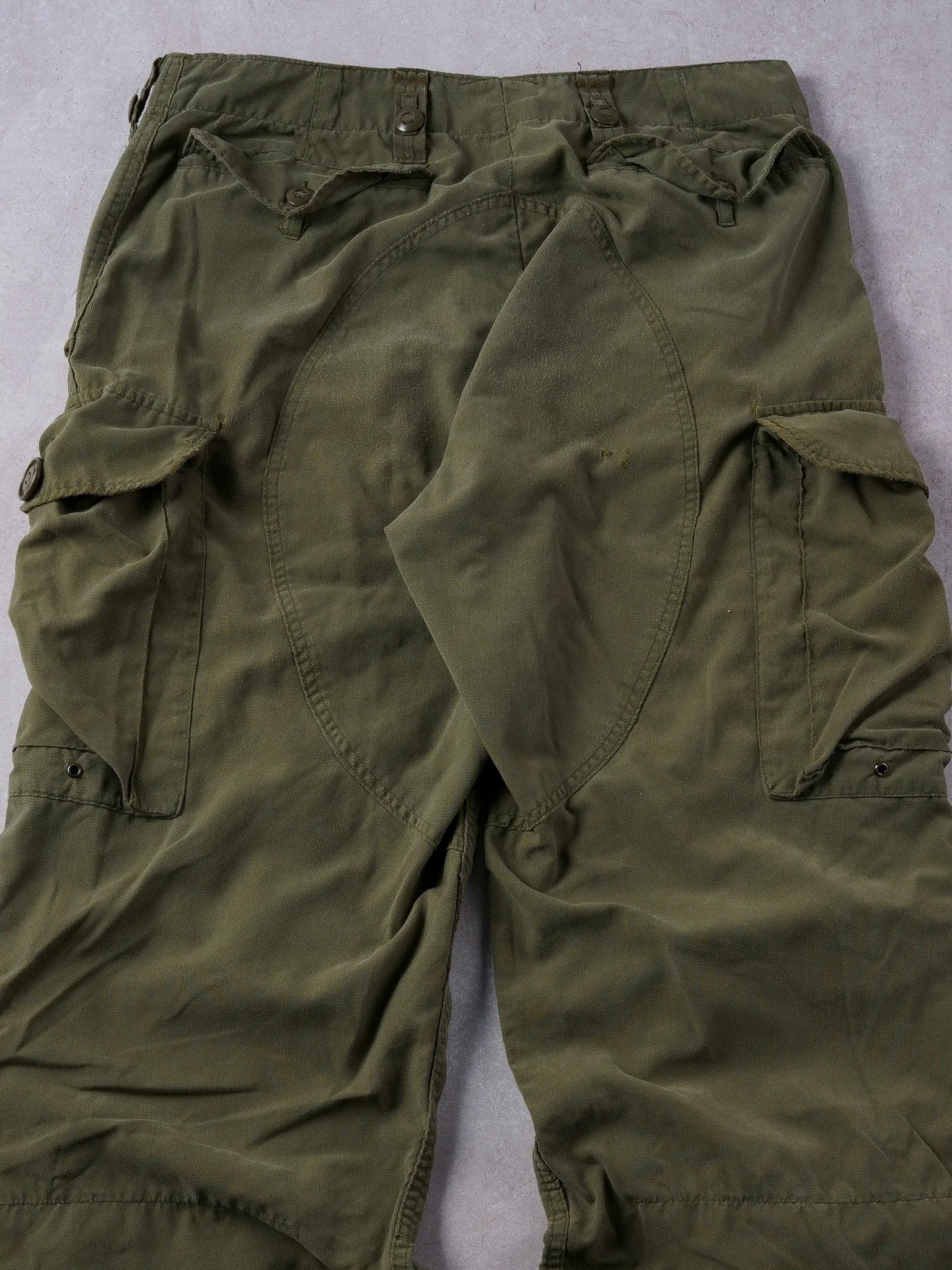 Vintage 90s Army Green Parachute Cargo Pants (32x28) sold by Rebalance Vintage product image thumbnail 4