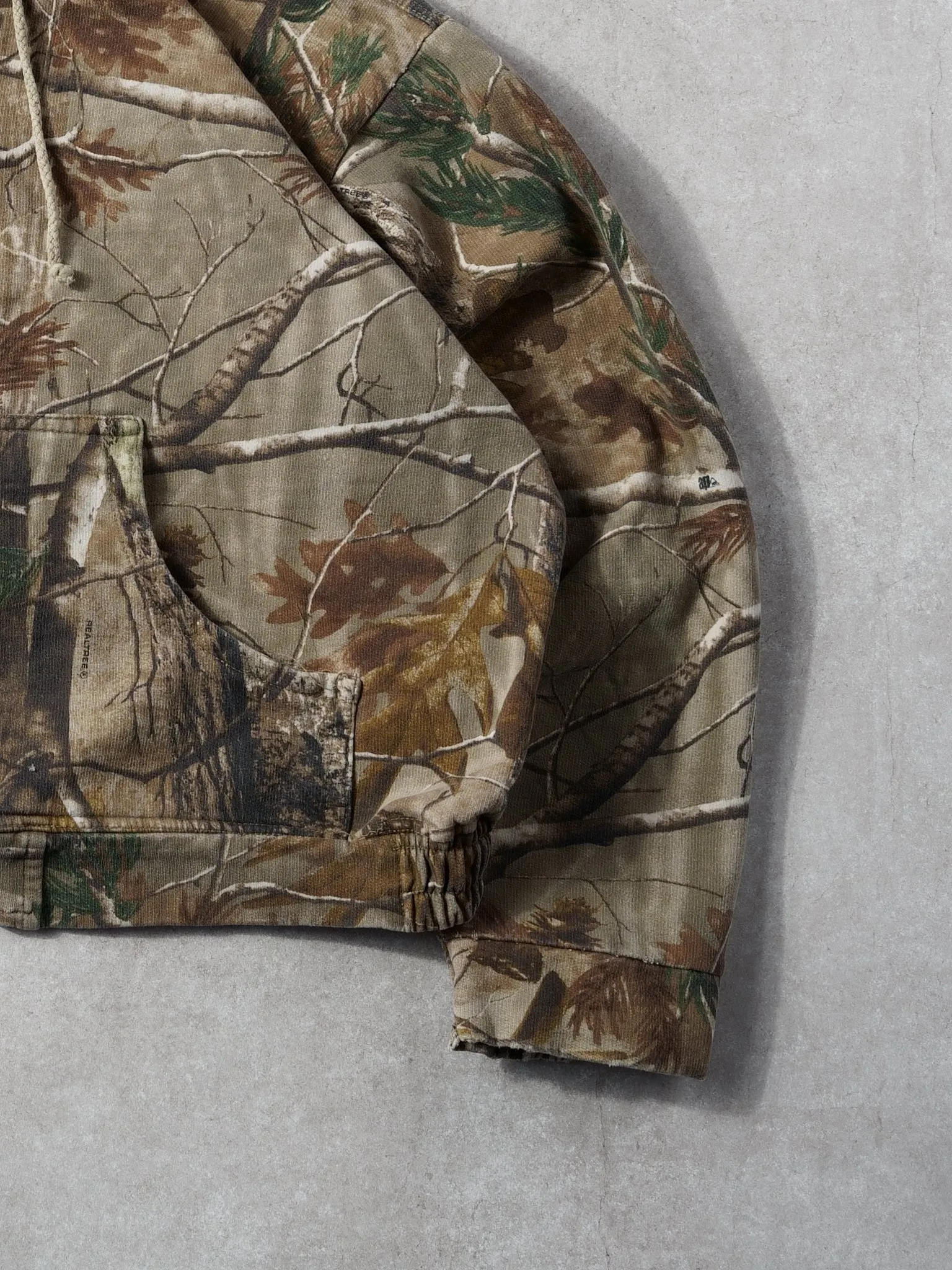 Vintage RealTree Camo Cropped Hooded Zip Up (M) sold by Rebalance Vintage product image thumbnail 3