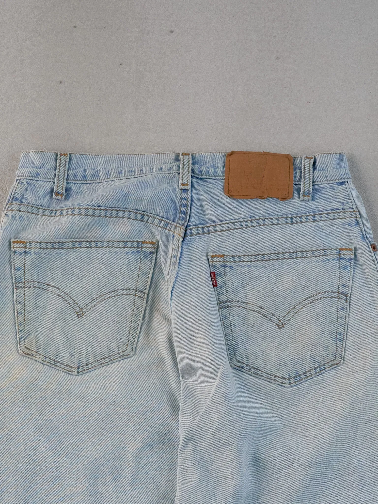 Vintage 90s Light Blue Levi's 560 Denim Jeans (31x32) sold by Rebalance Vintage product image thumbnail 4