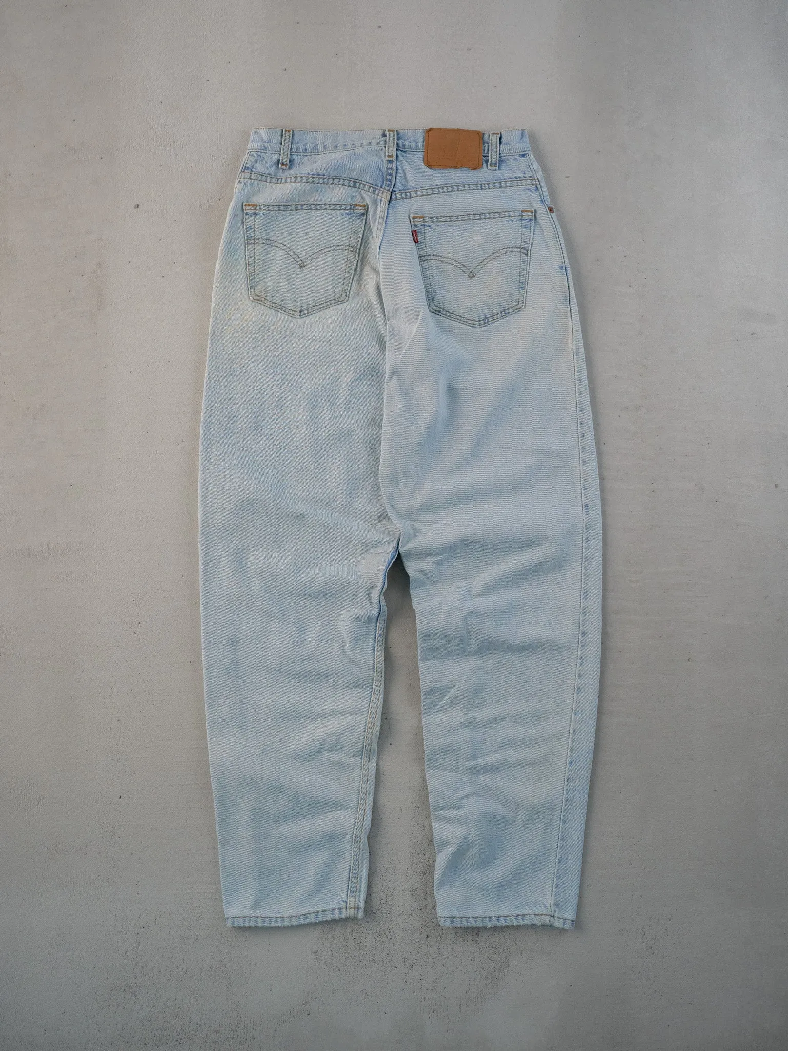 Vintage 90s Light Blue Levi's 560 Denim Jeans (31x32) sold by Rebalance Vintage product image thumbnail 2