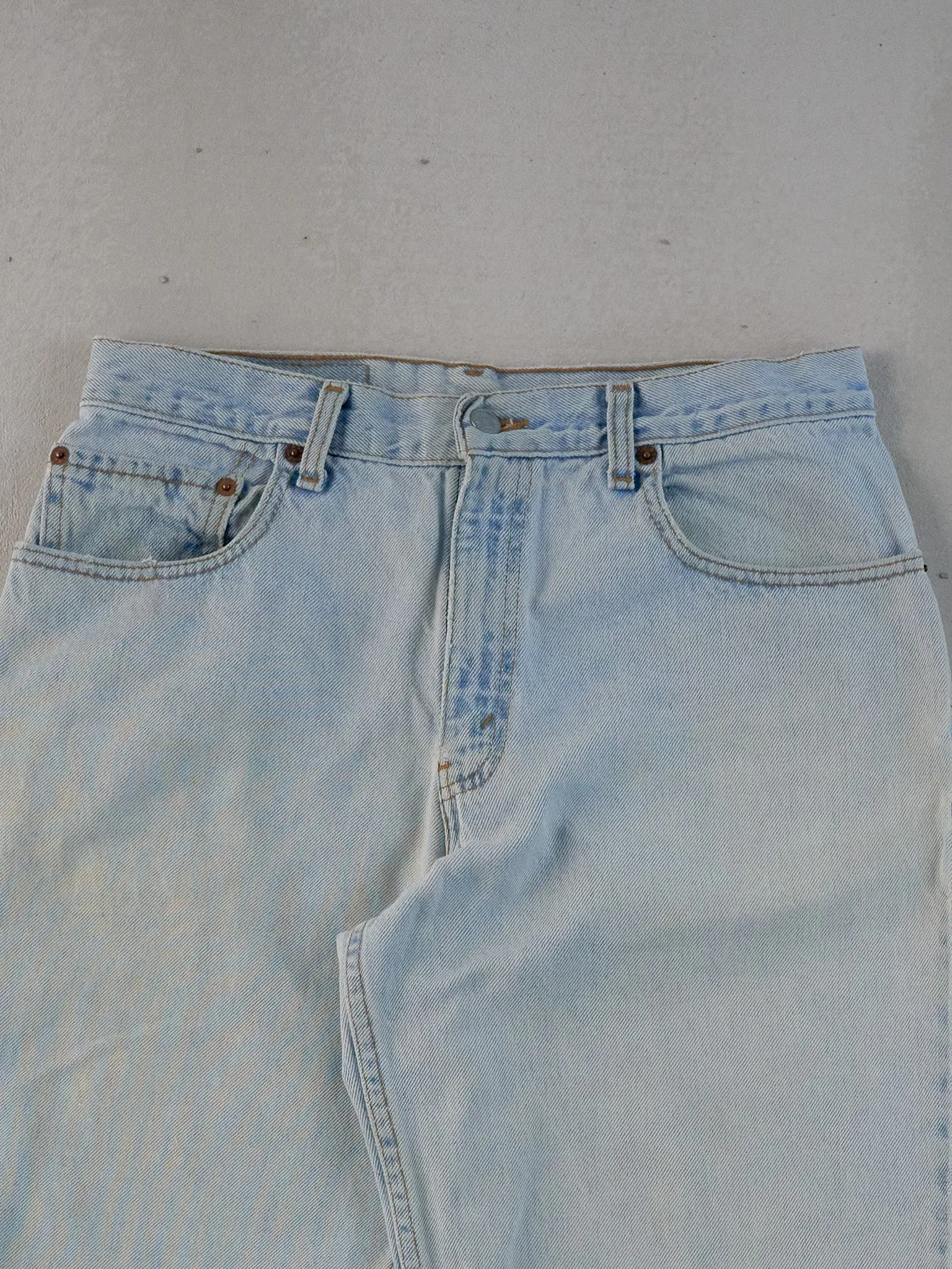 Vintage 90s Light Blue Levi's 560 Denim Jeans (31x32) sold by Rebalance Vintage product image thumbnail 3