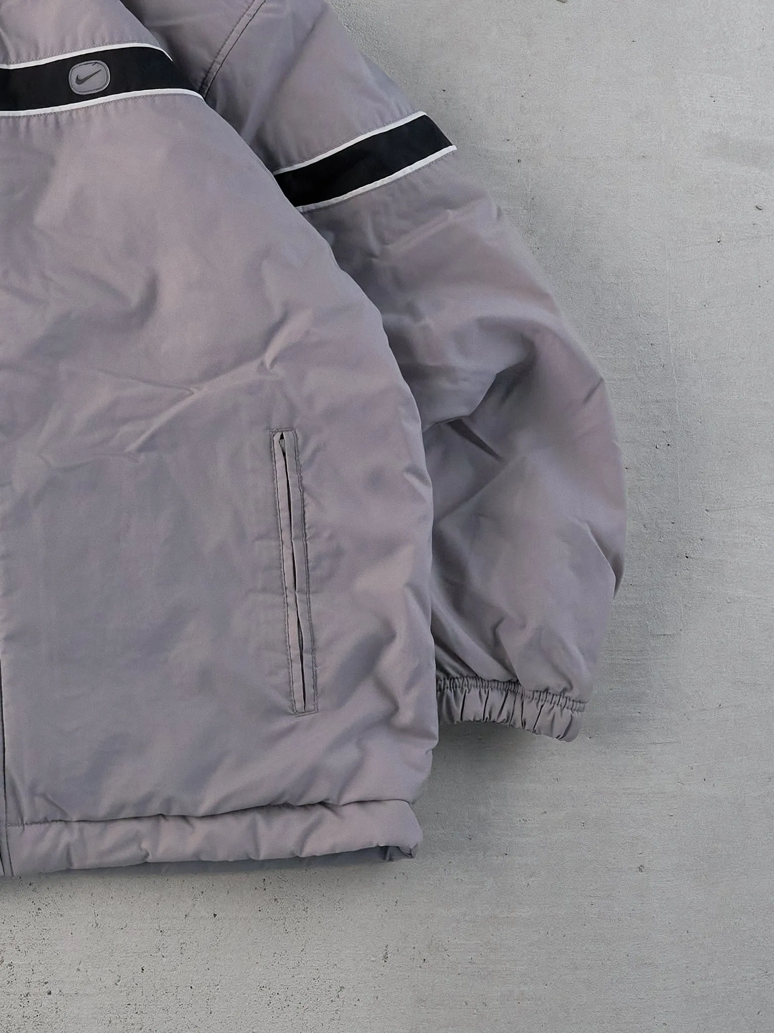 Vintage Y2K Grey and Black Nike Hooded Reversible Puffer Jacket (L) sold by Rebalance Vintage product image thumbnail 5