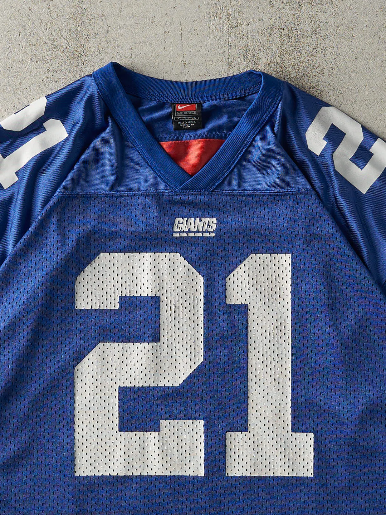 Vintage Y2K Blue Nike New York Giants #21 Tiki Barber Cropped Jersey (L) sold by Rebalance Vintage product image thumbnail 4
