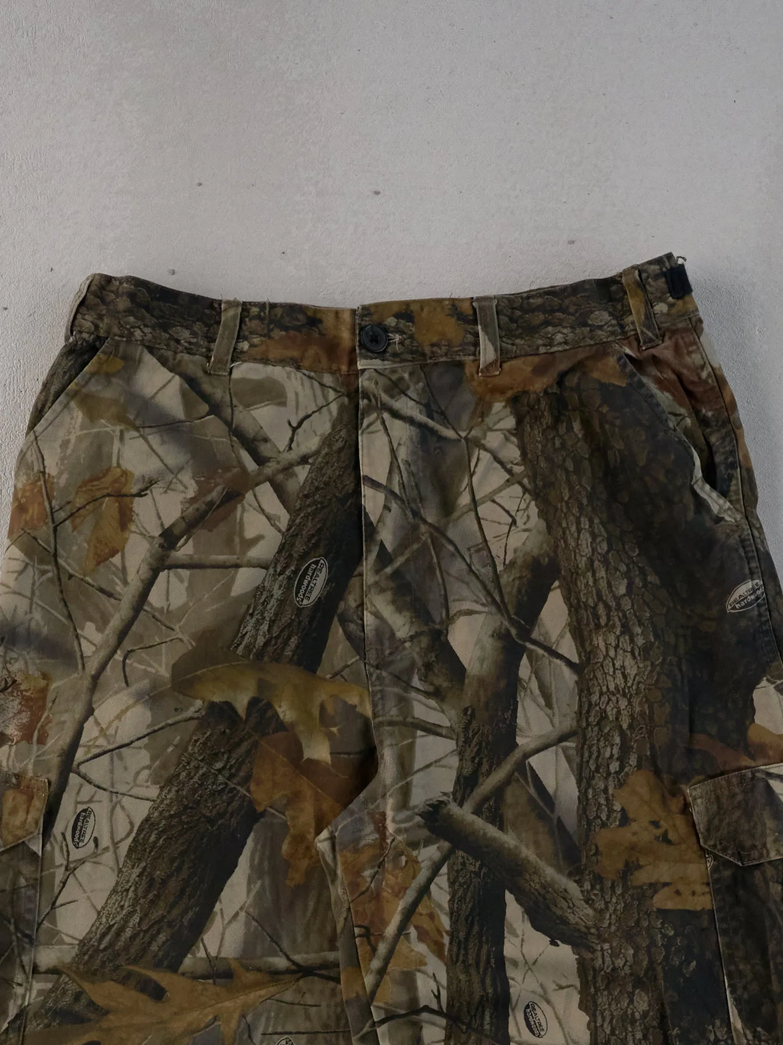Vintage Y2k Green Realtree Camo Cargo Pants (31x30) sold by Rebalance Vintage product image thumbnail 3