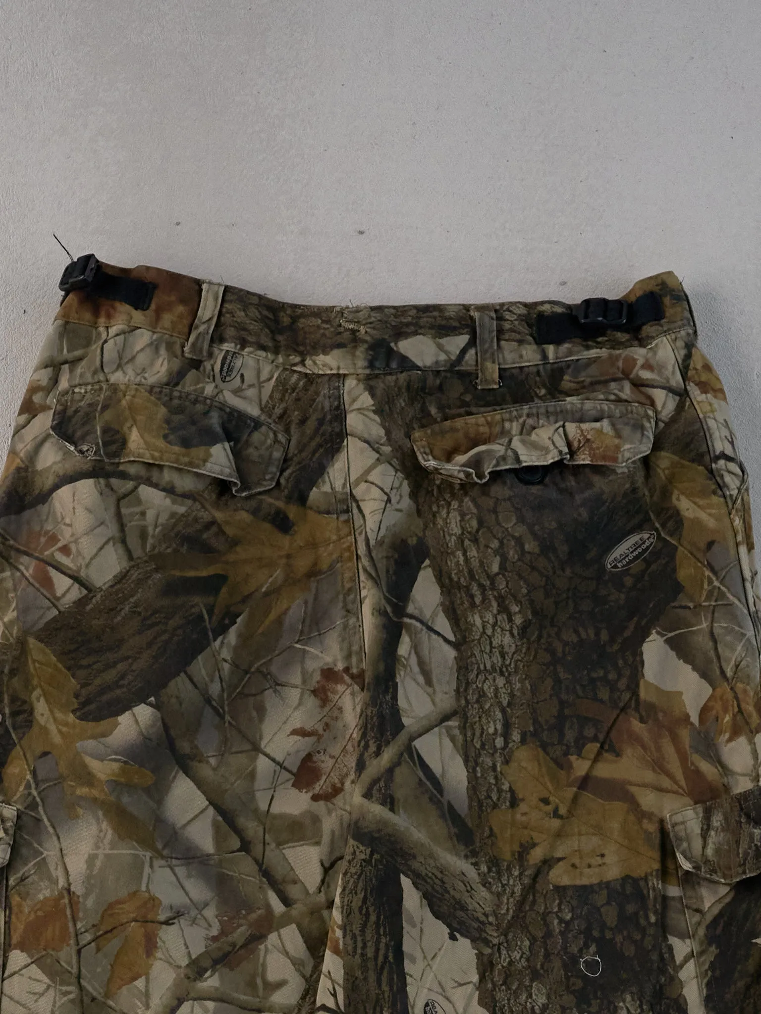 Vintage Y2k Green Realtree Camo Cargo Pants (31x30) sold by Rebalance Vintage product image thumbnail 4